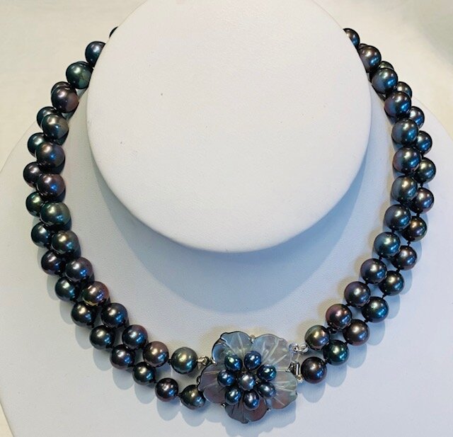 Peacock Black Pearl Necklace with Mother of Pearl Clasp