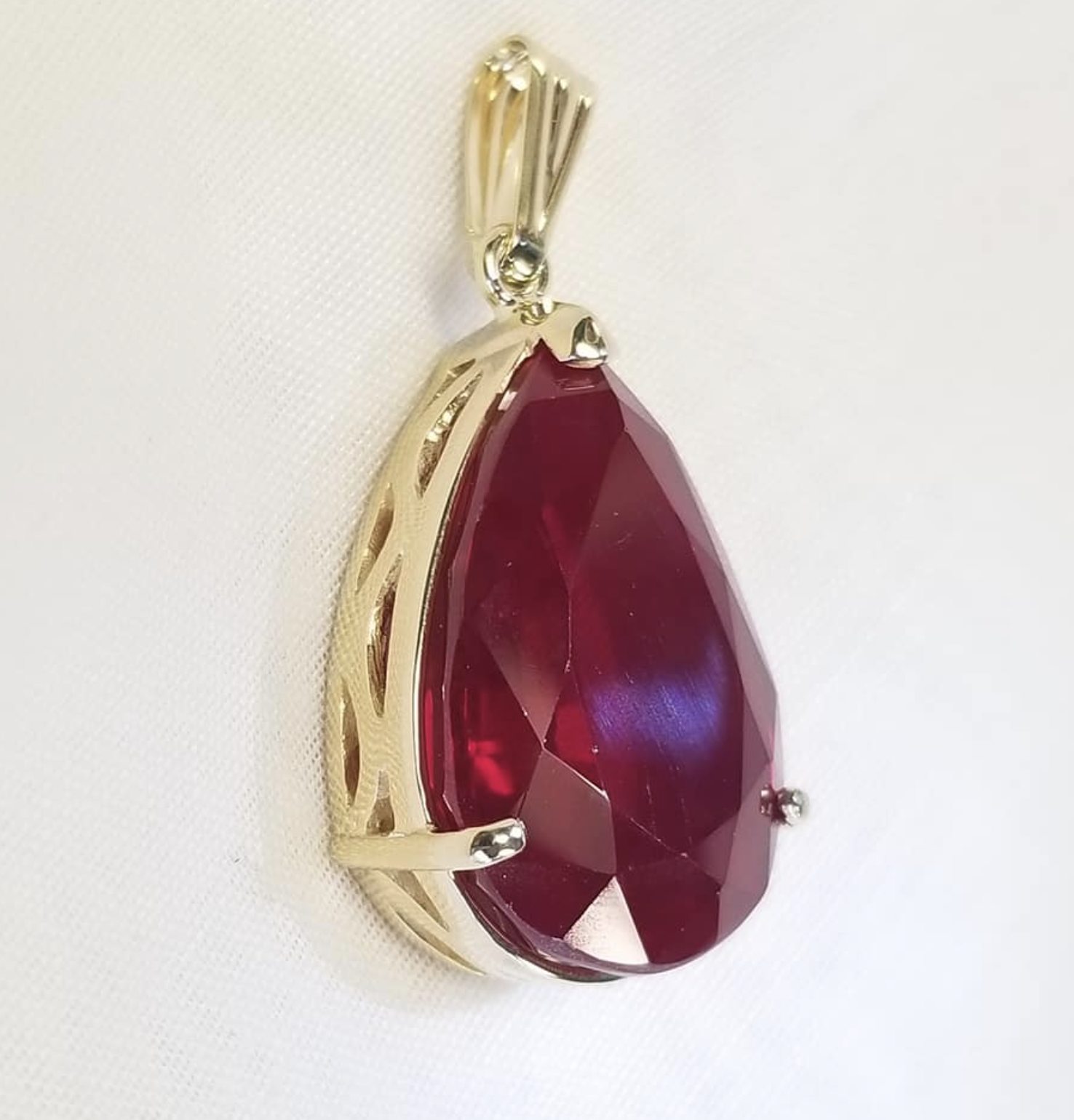 14kt Yellow Gold Pear Shaped Ruby Pendant