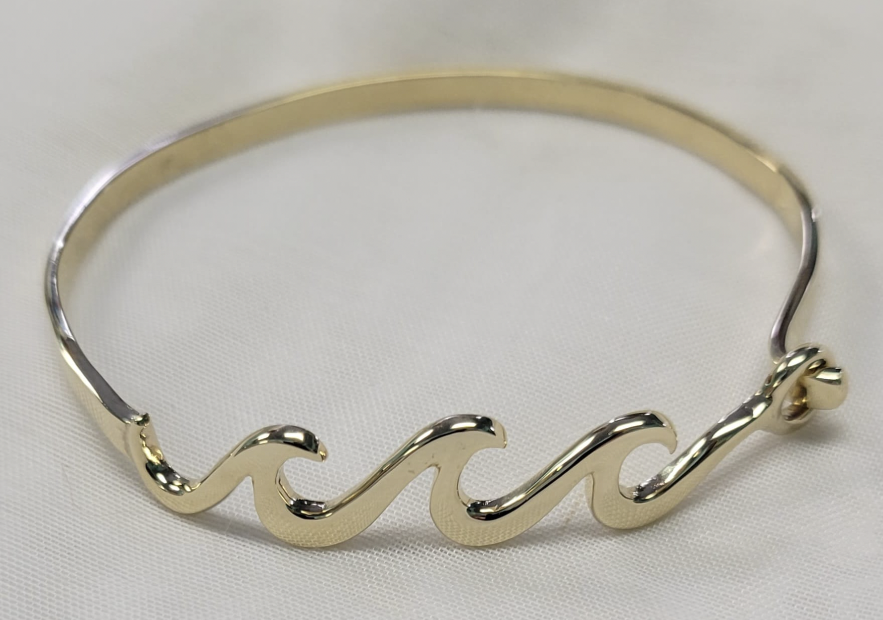 14kt Yellow Gold Wave Bangle 