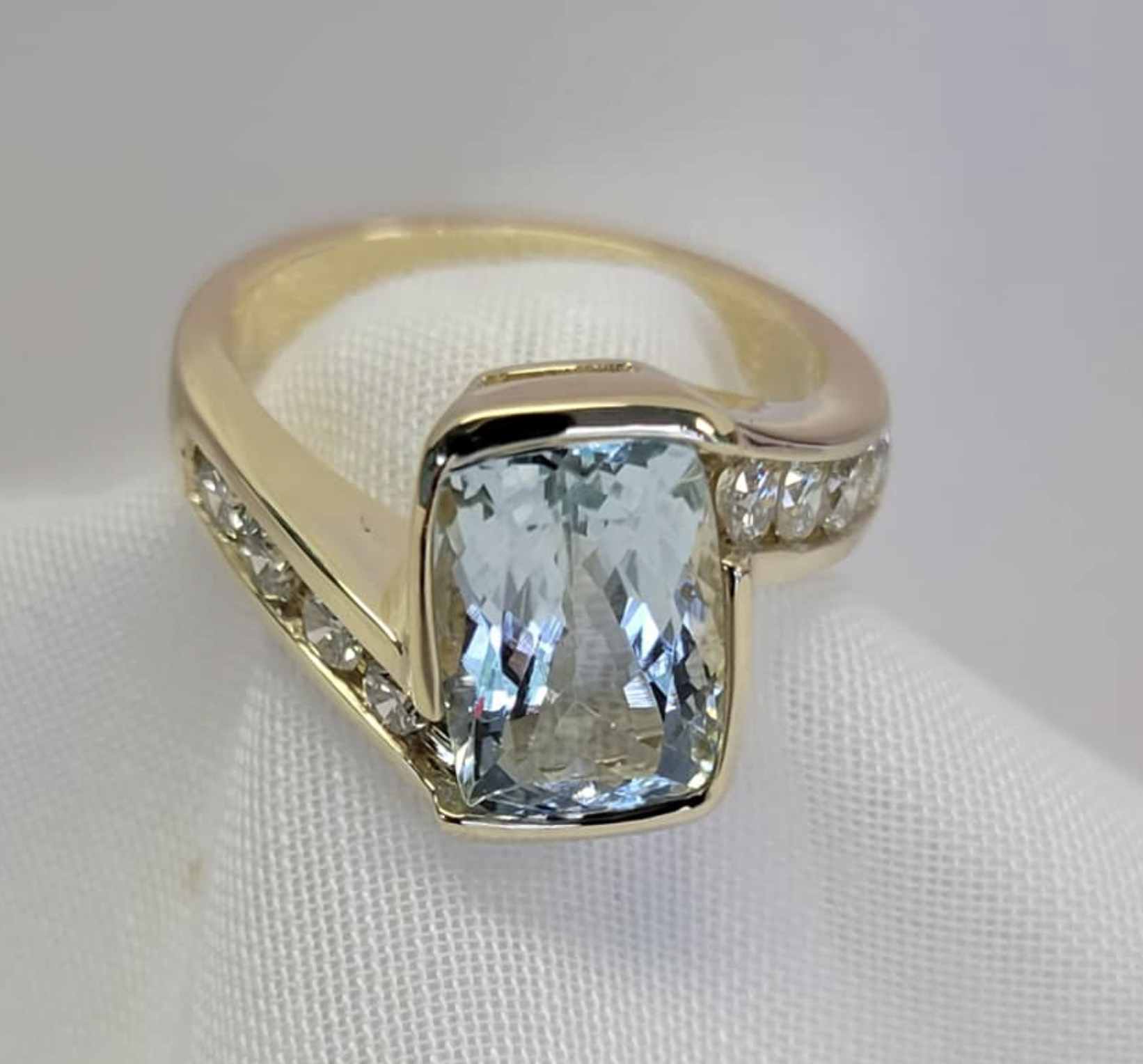 14kt Yellow Gold Aquamarine and Diamond Ring 