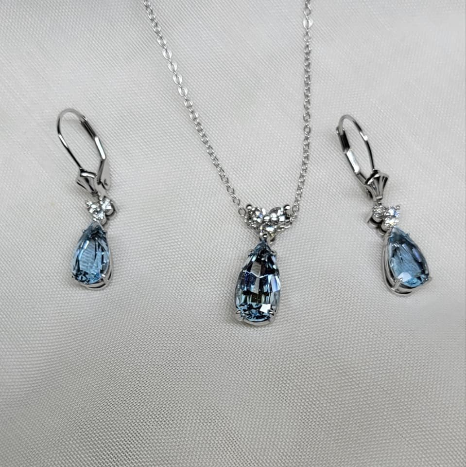Aquamarine and Diamond Pendant and Matching Earrings 