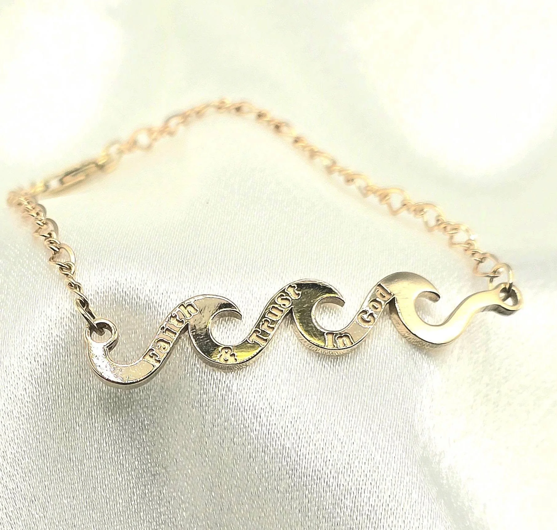 14kt Yellow Gold Imprinted Wave Bracelet