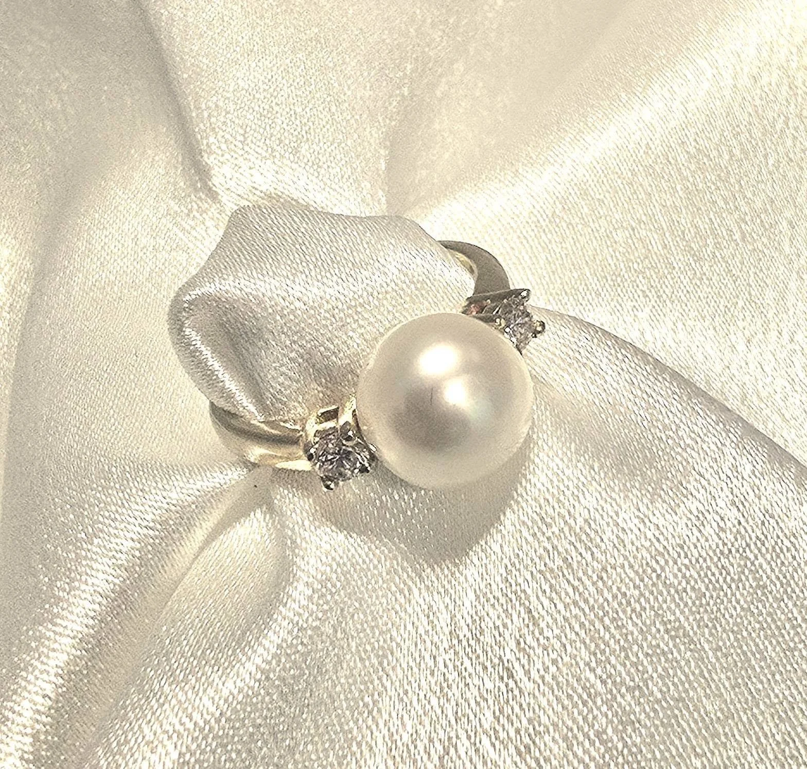 14kt Yellow Gold Pearl and Diamond Ring