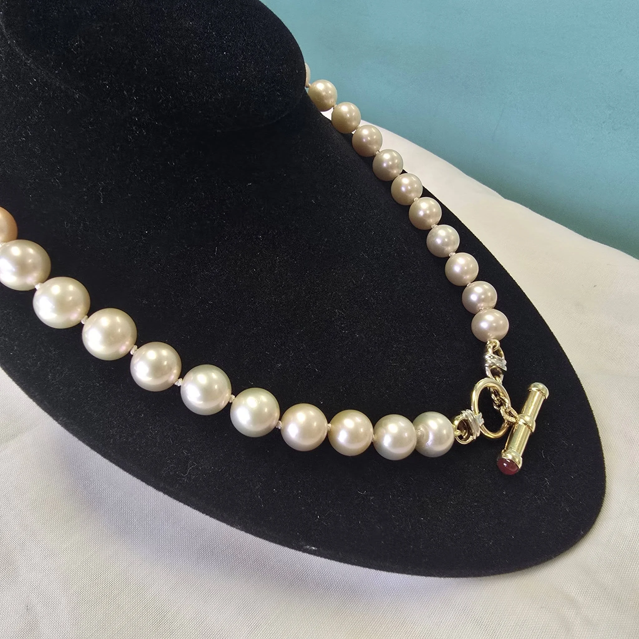 14kt Yellow Gold Toggle Clasp Pearl Necklace