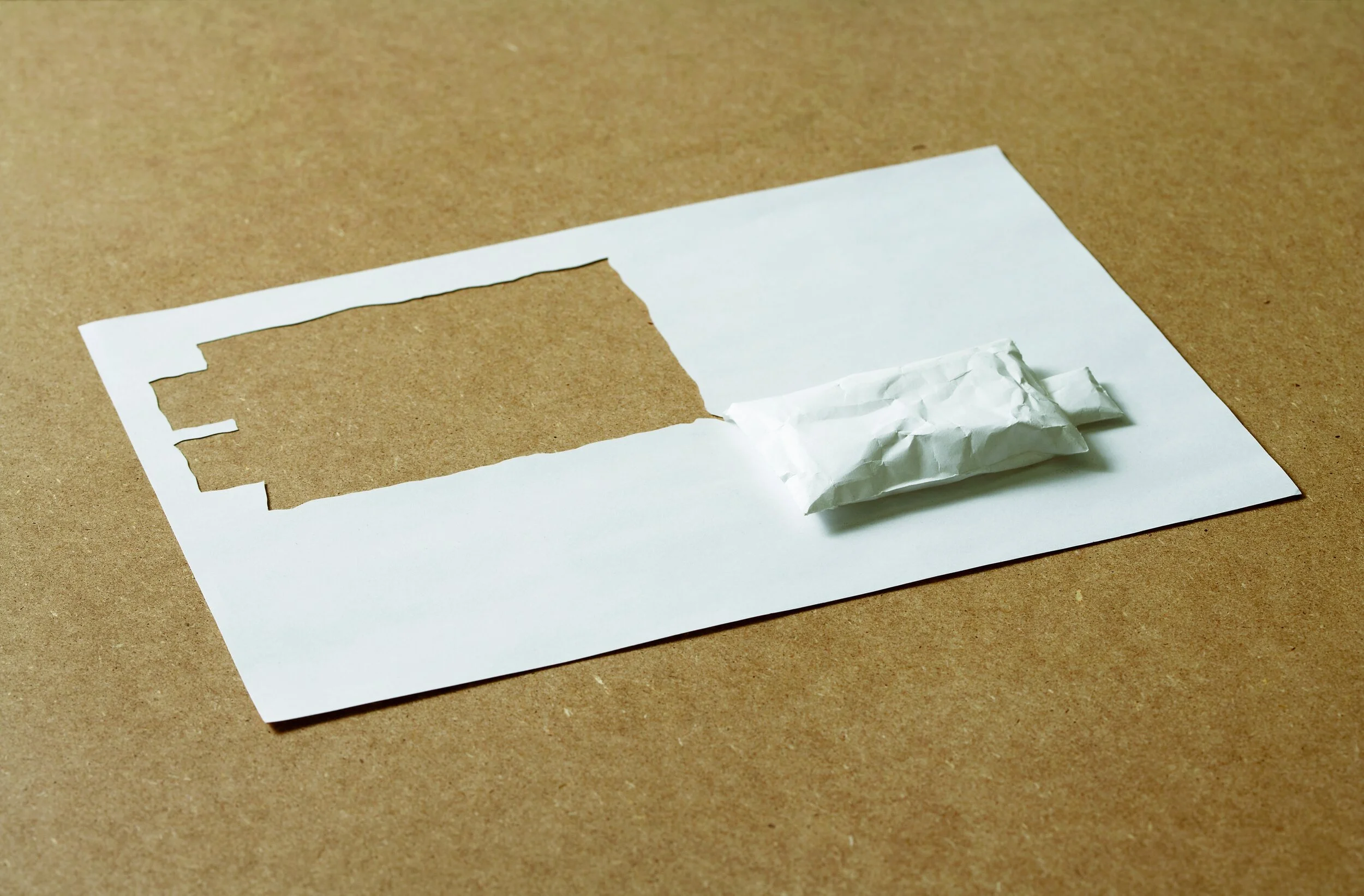 ажурное вырезание из бумаги. ажурное вырезание. художественная вырезка из бумаги. поделки из бумаги с клеем и ножницами. отвороты на бумаге вырезание.