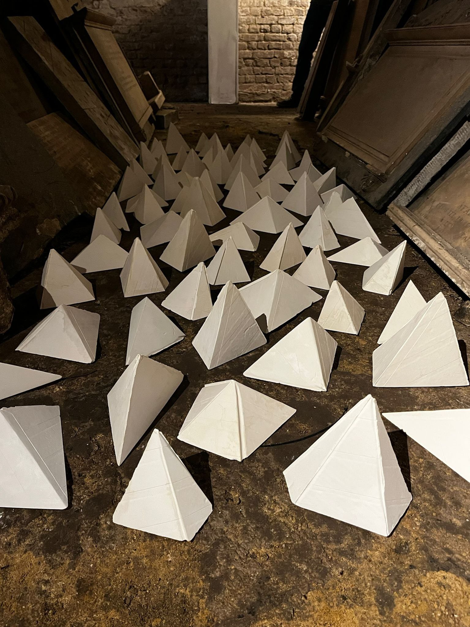 Detail - 'Inhibiting Space' - plaster - 25 x 25 x 25 cm - 2022