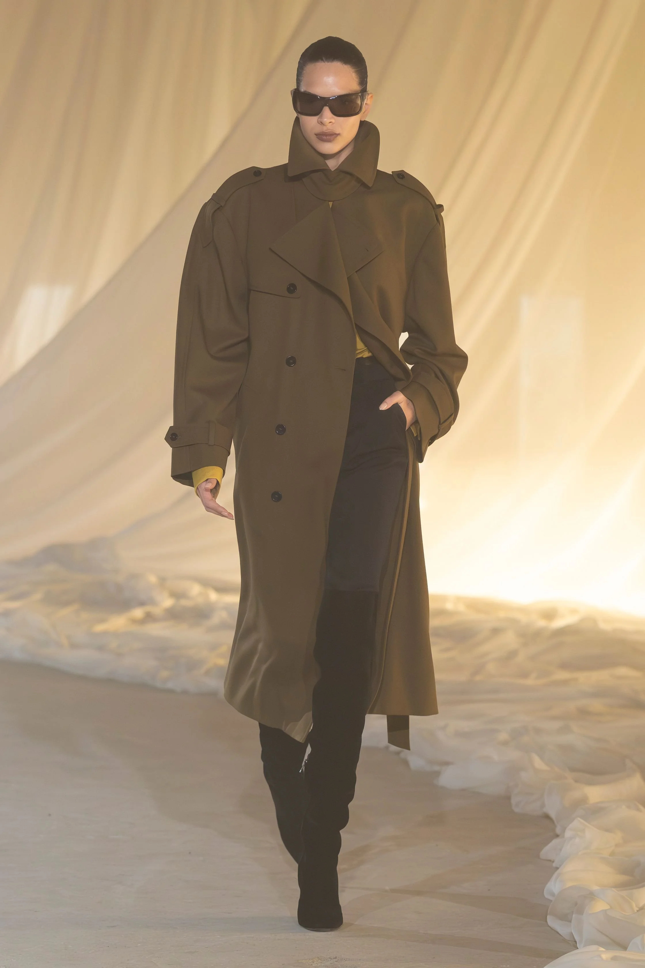 00024-balmain-fall-2026-ready-to-wear-credit-brand.jpg
