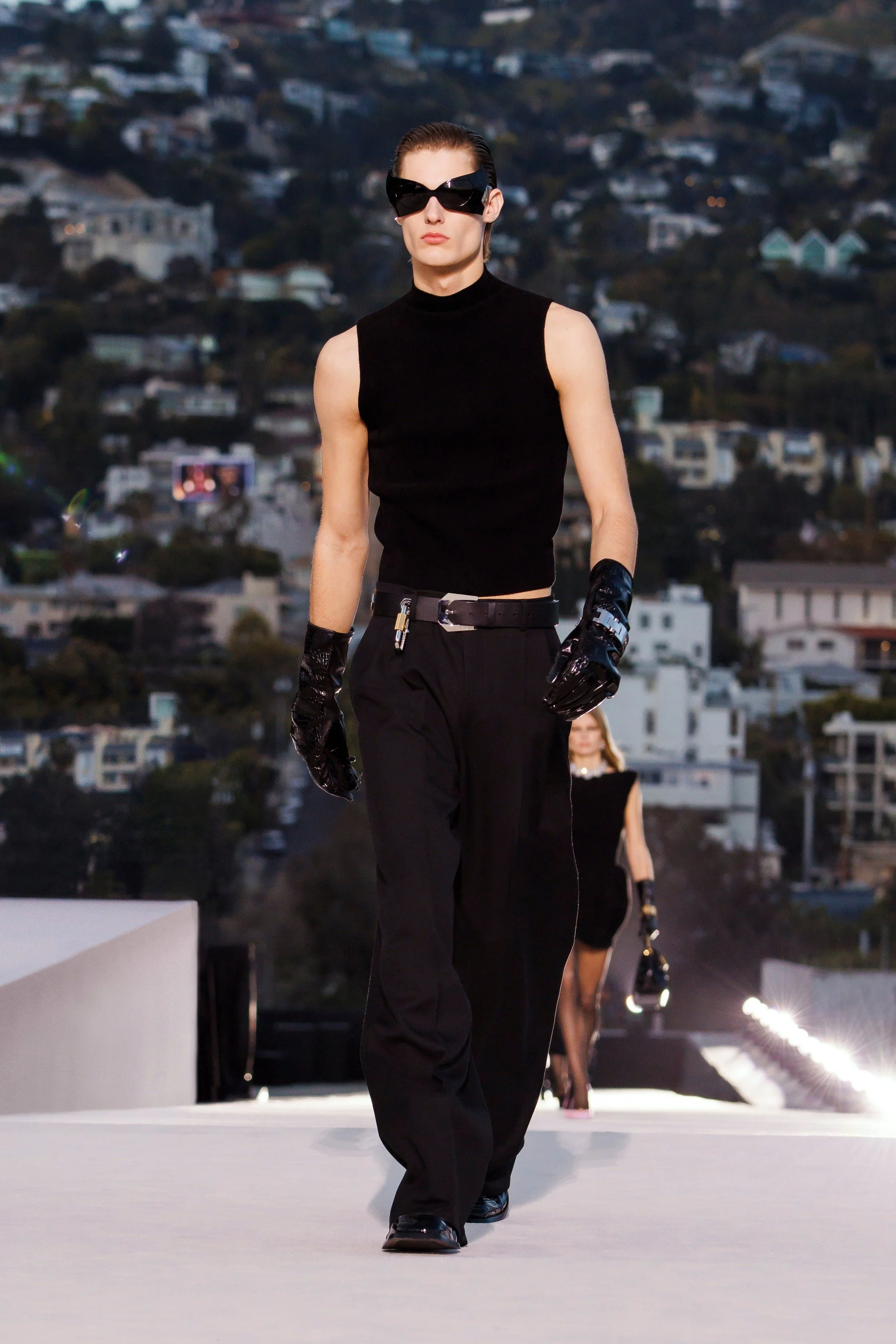 00019-versace-fall-2023-ready-to-wear-tokyo-credit-brand.jpg