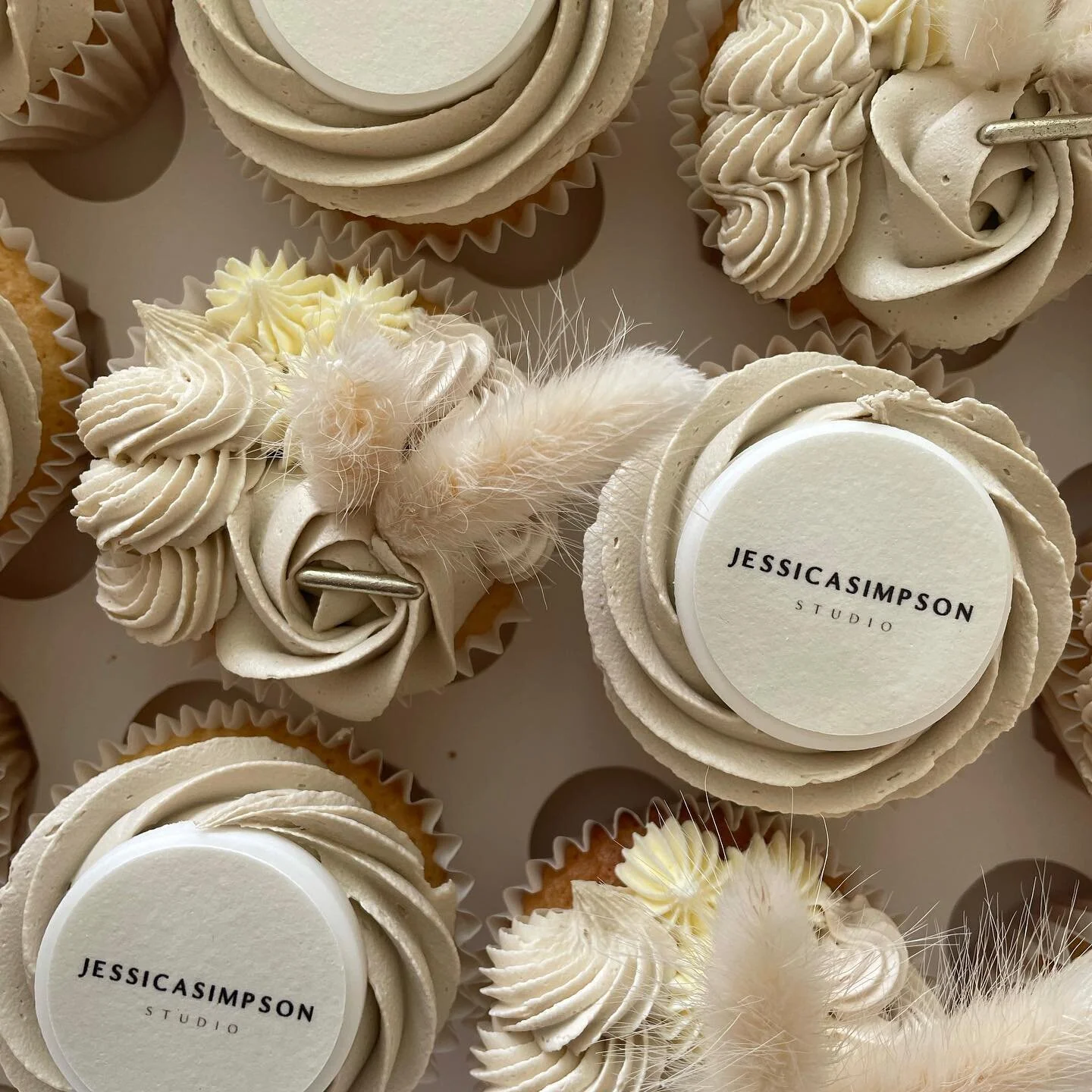 Celebrating 1 year of the salon opening on brand 🤍 

The best cakes by our lovely client @cakebabykent
.
.
.
.
#hairsalon #kenthairsalon #tonbridgesalon #tunbridgewellssalon #sevenoakssalon #tonbridge #tunbridgewells #sevenoaks #kent #modernsalon #s