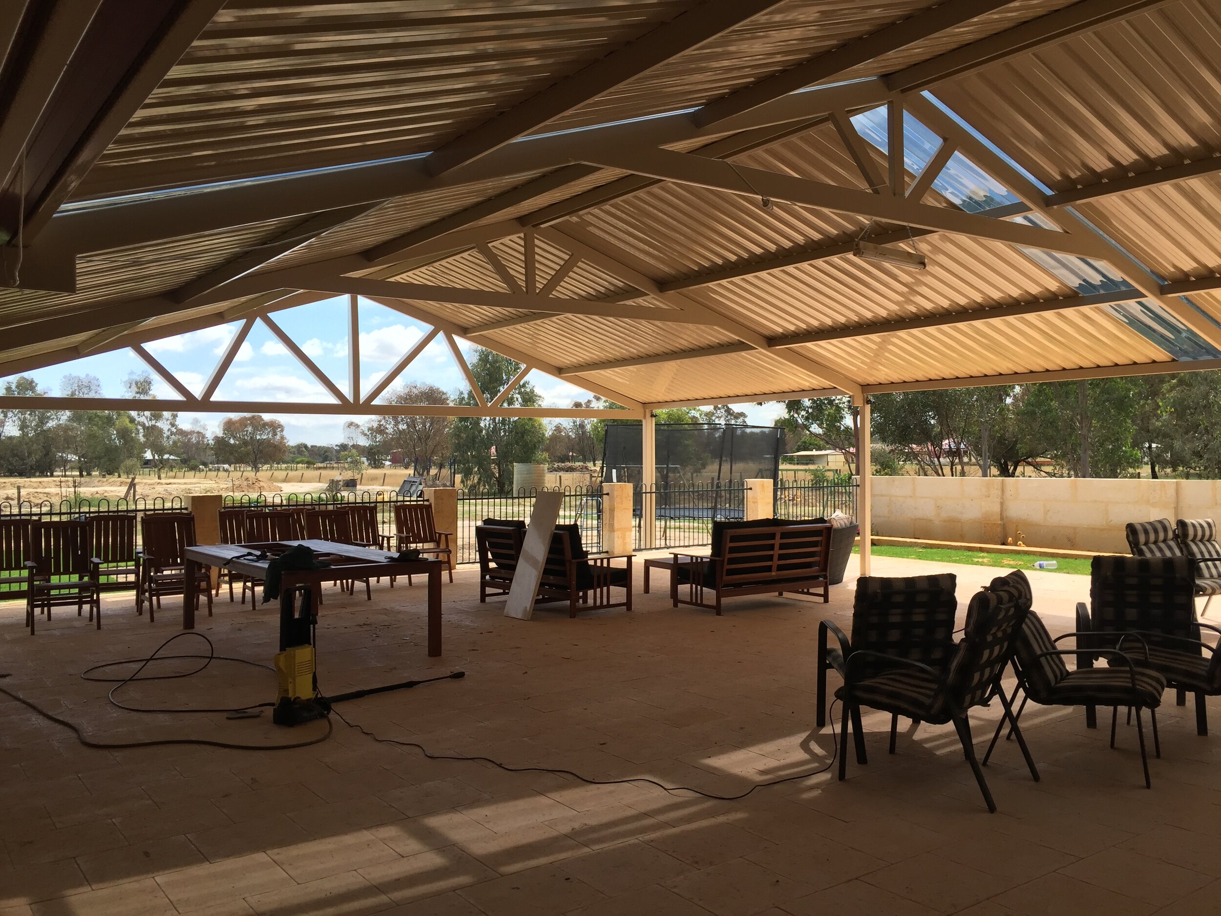 10 Meter Gable with centre chord trusses..JPG