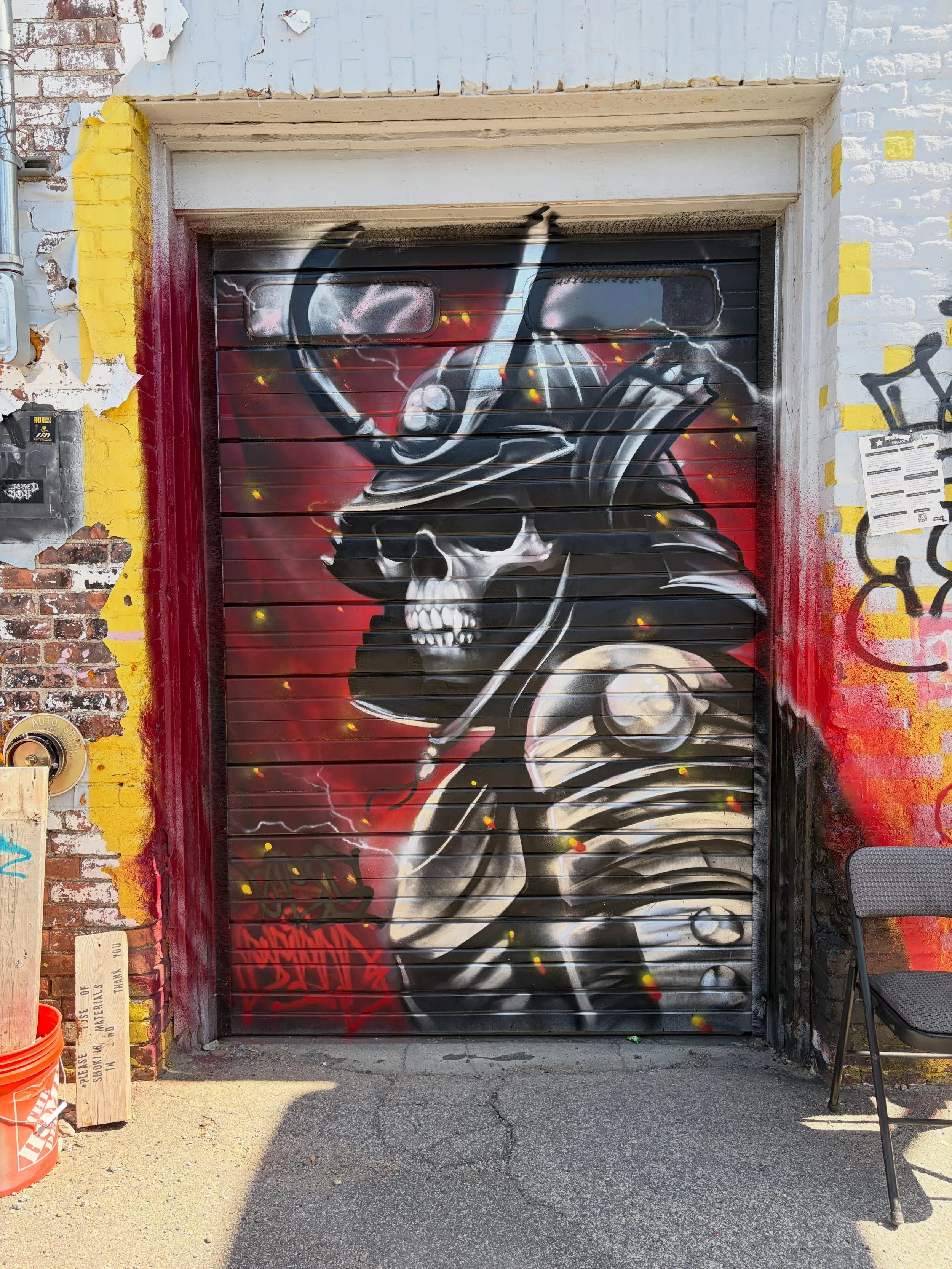 Over in Allston village and down an alley, I saw this guy.  So cool.  Didn&rsquo;t catch the artist but I really dig the art.  Tag them in the comments if you know who created this. 

#mural #graffitti #allston #boston #publicart