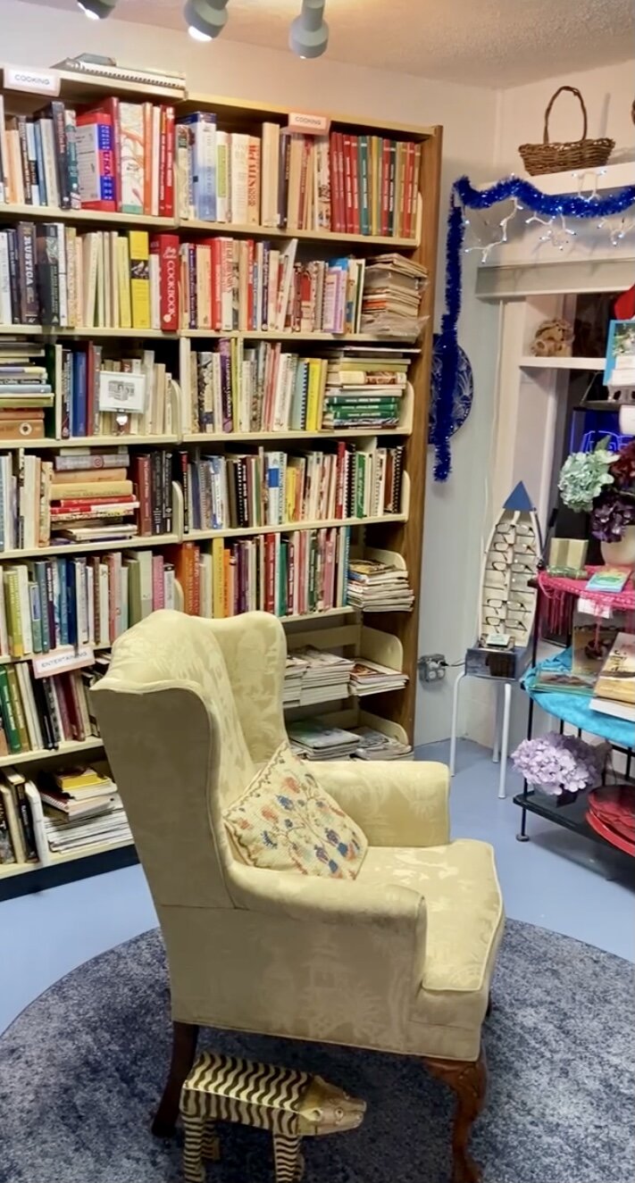  Another cozy reading place in the store. 