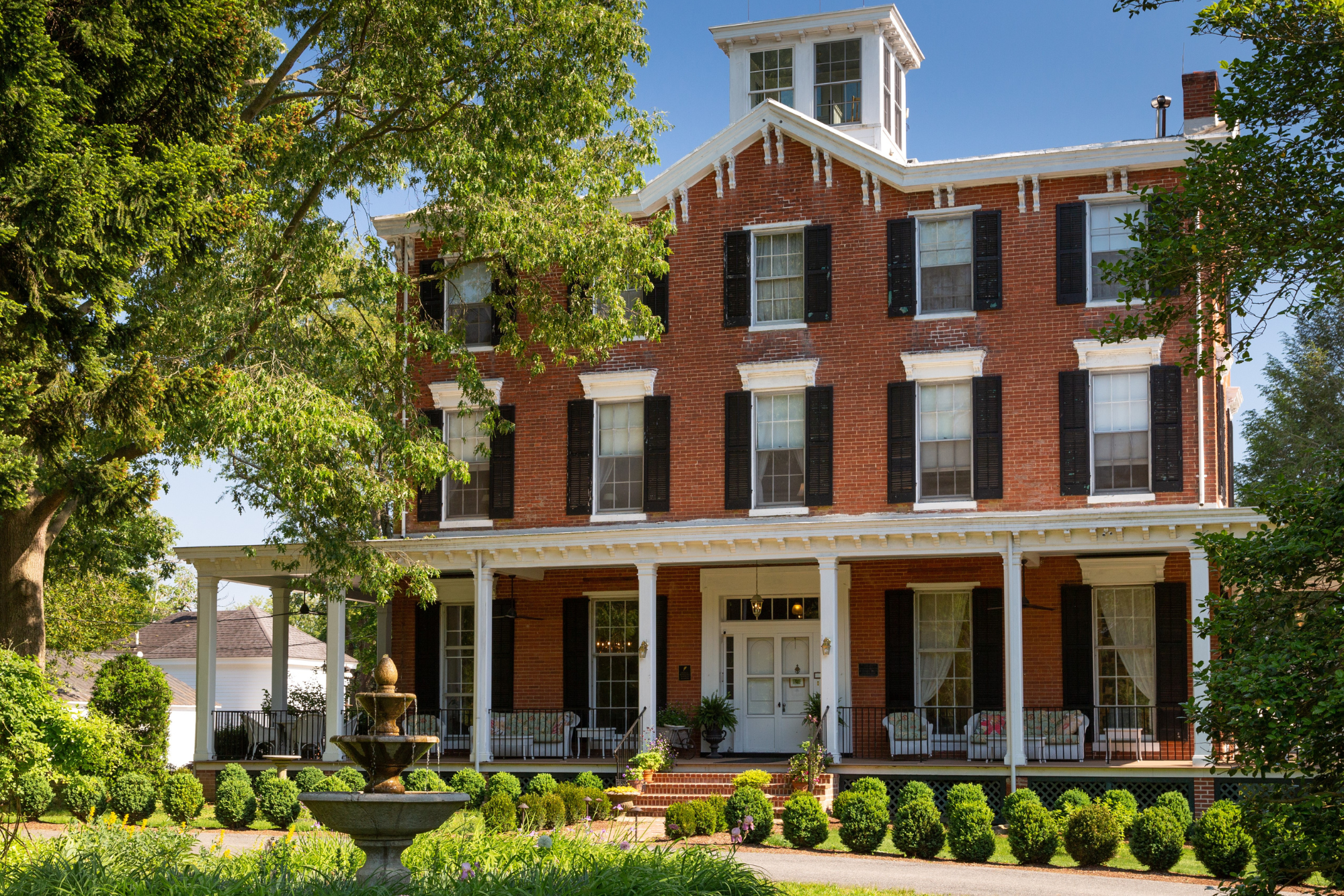 Brampton 1860 Announces Ribbon Cutting for Newly Renovated Salon de Lumière Bar