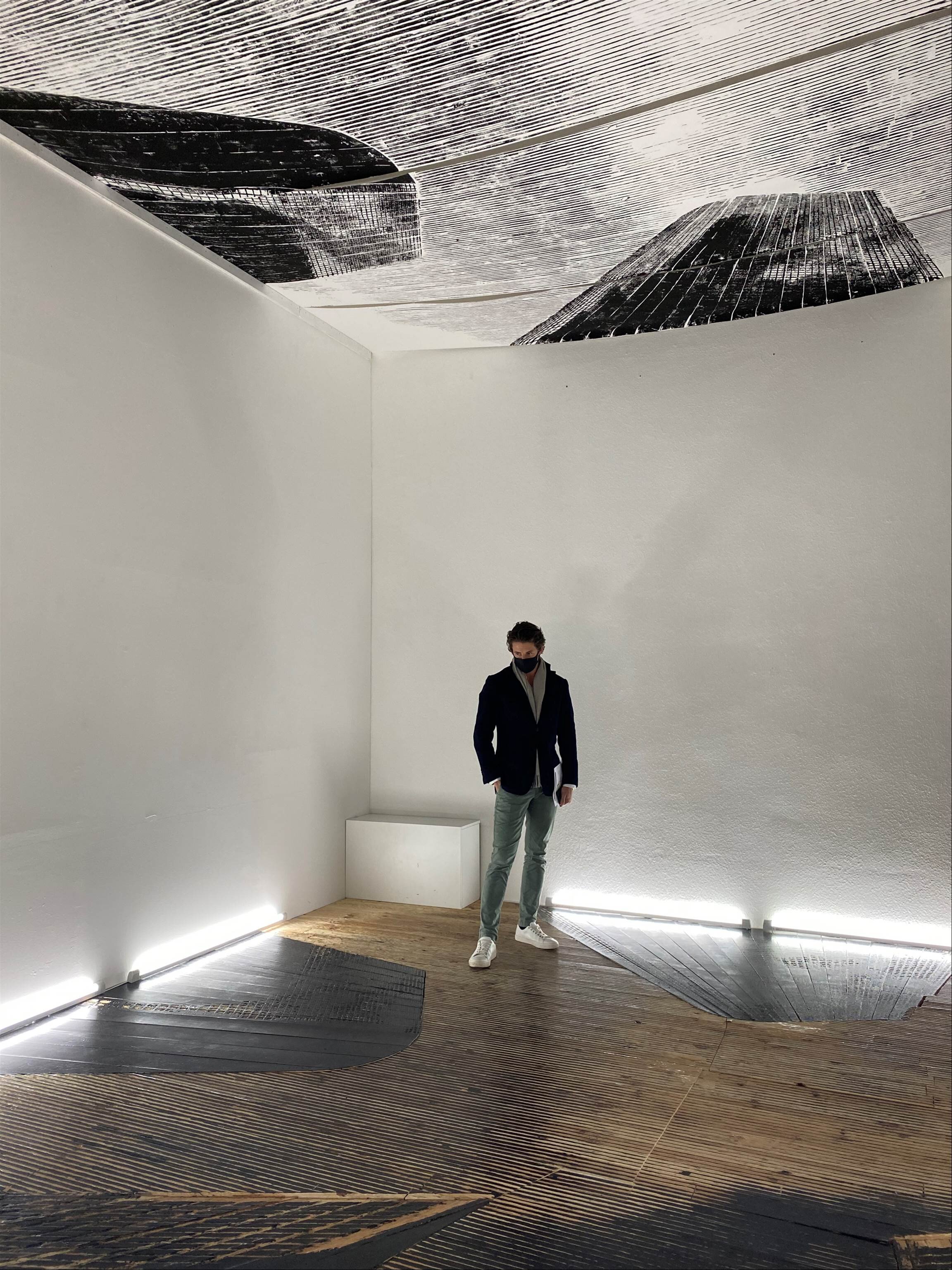 Nicholas Campbell immersing at Inda Gallery’s exhibition USA DIARY, featuring artist Gábor Koós