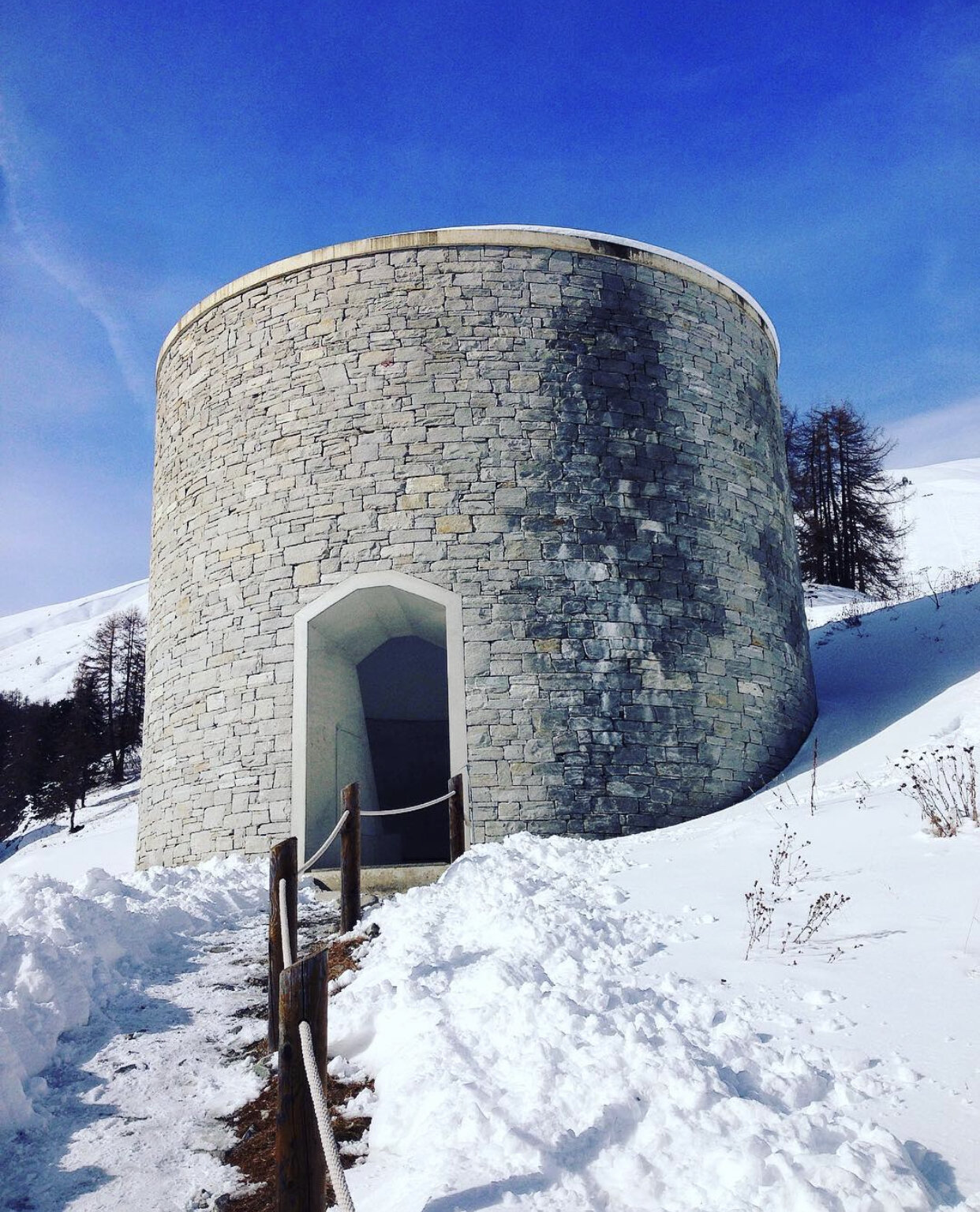 Hotel Castell Zuoz- James Turell, Skyspace "Piz Uter", 2012.