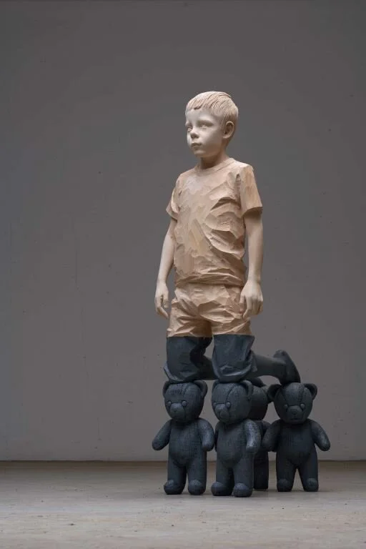 Willy Verginer,Il gioco infinito, 2020, legno di tiglio 132 x 41 x 50 cm