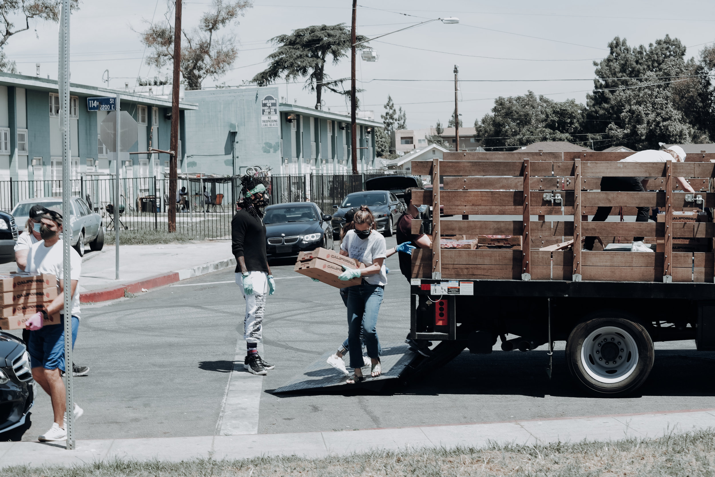 Stealth Food Banks Serve the Undocumented