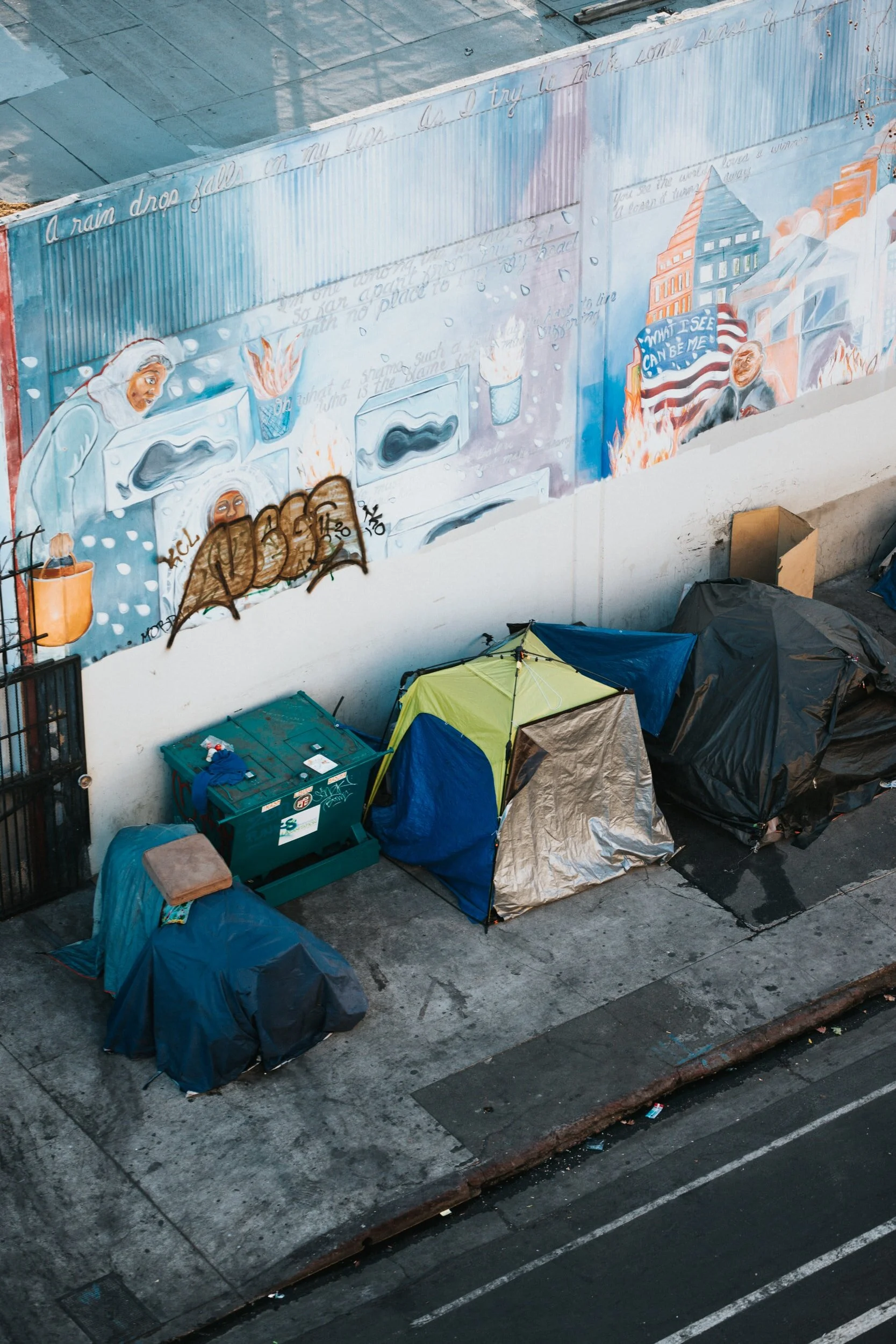 Coat as shelter: Designer Bas Timmer creates for people who have no home