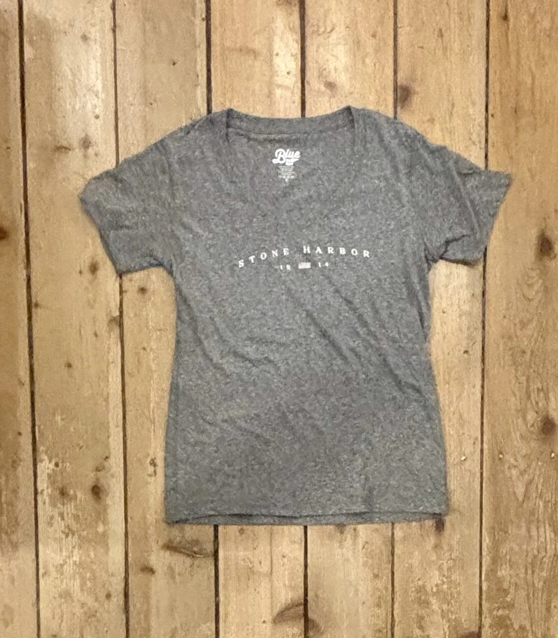 STONE HARBOR | LADIES VNECK TSHIRT W/ FLAG DESIGN