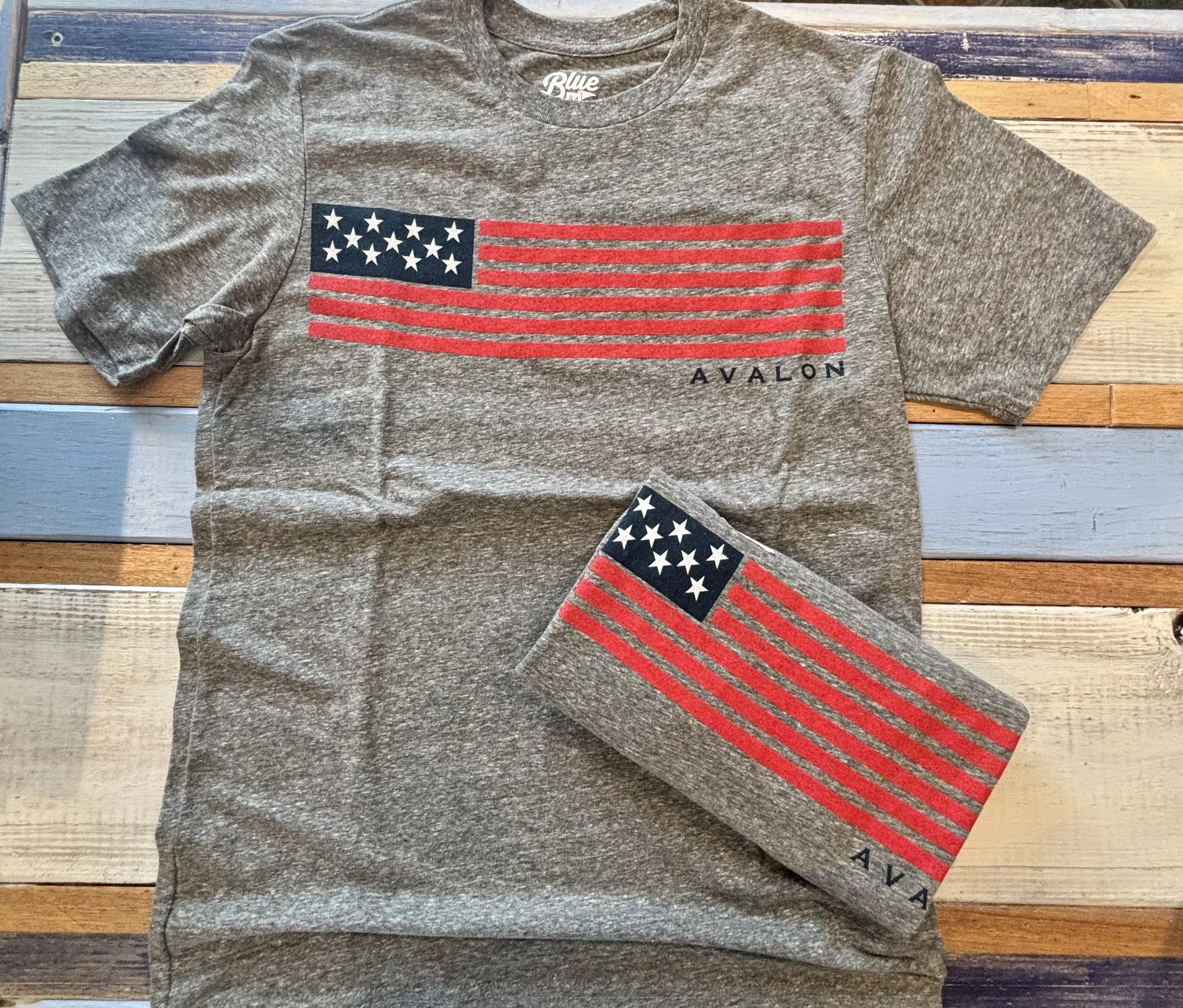 AVALON | MENS SHORT SLEEVE TEE W/ FULL CHEST FLAG DESIGN