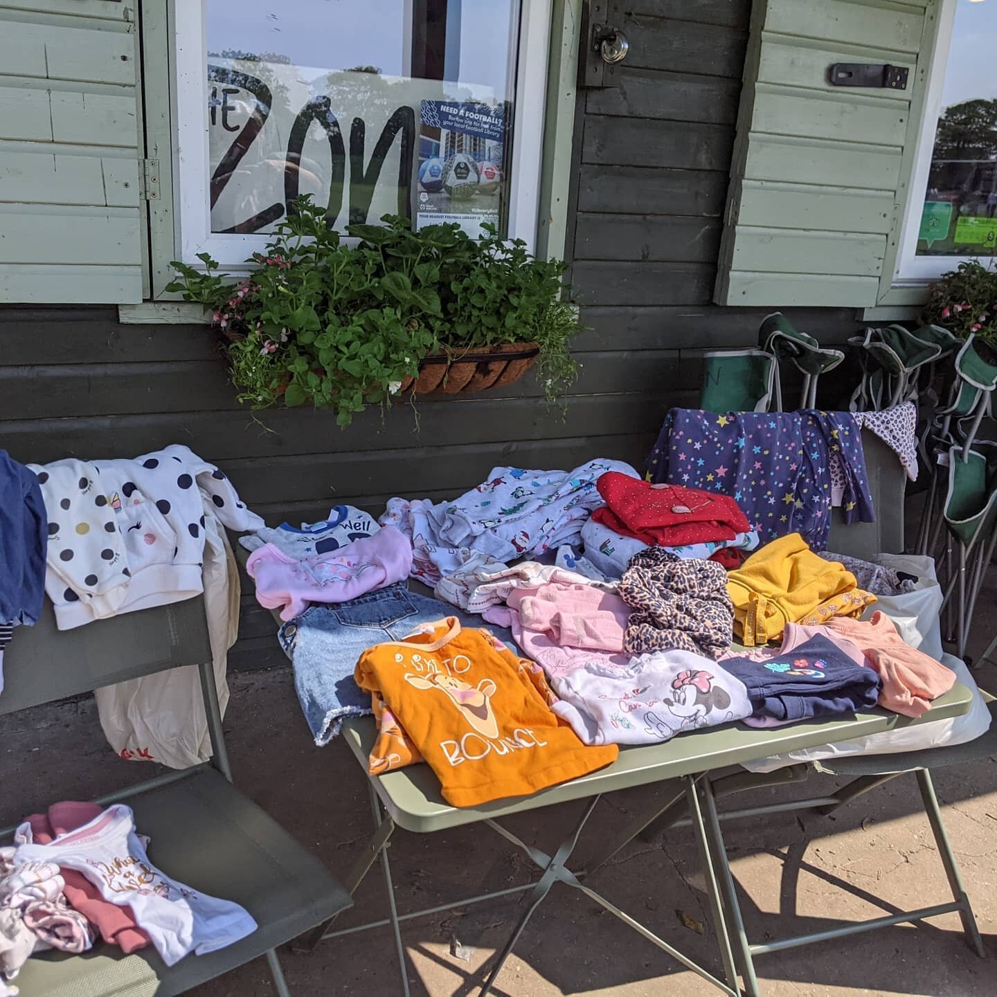 Lots of free baby clothes at the pav!0-6 months 😋 come n grab em !!! Elz xx