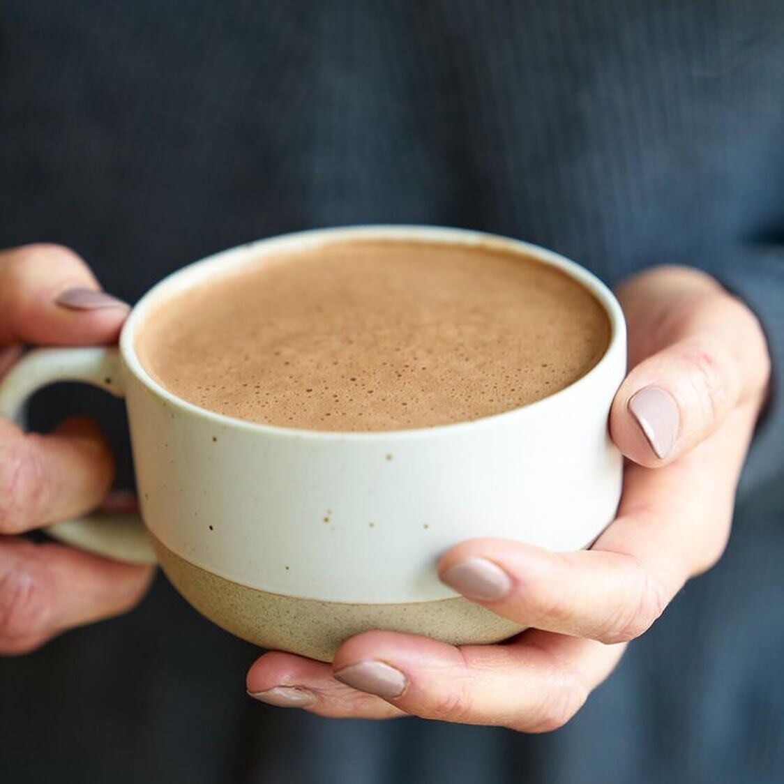 🍁 Fall is the perfect time for warming lattes! Check out the recipe for this nourishing, energizing cacao maca I latte! Swipe ➡️ for recipe. Have you ever heard of Maca root powder ? This ancient vegetable is native to regions of high altitude in Pe