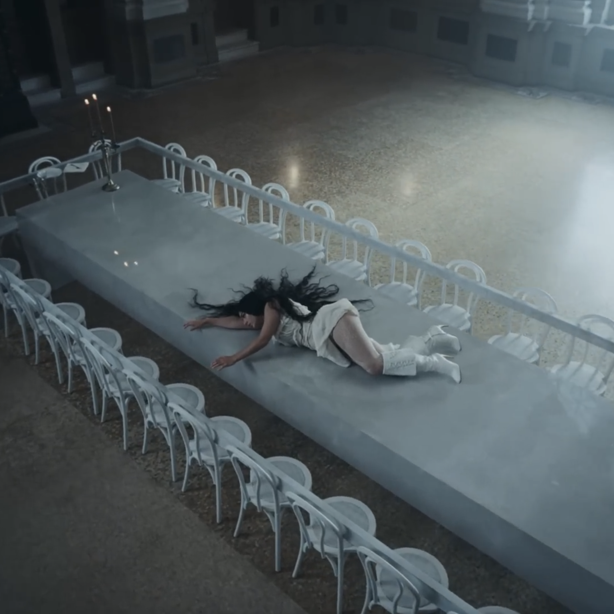 Charli XCX : Chains of Love