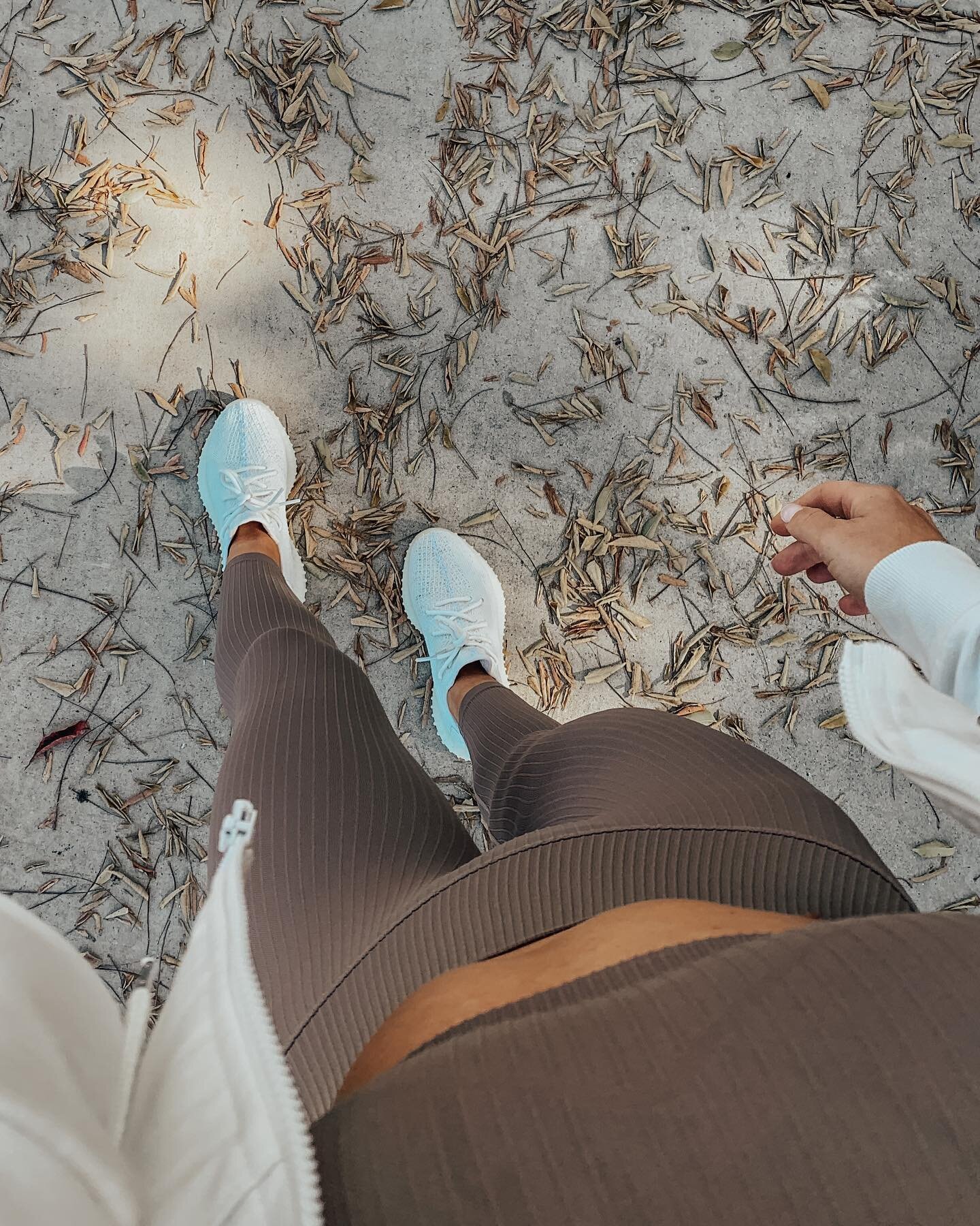 From sunshine to snowflakes🌨❄️

Are you guys traveling for thanksgiving or staying put?
.
.
.
.
#thanksgiving #winter #emilyvpresets #arizona #winterwonderland #newyork #familytime #happyholidays #thanksgivingweek #snowfall #snow #upstateny #travel 