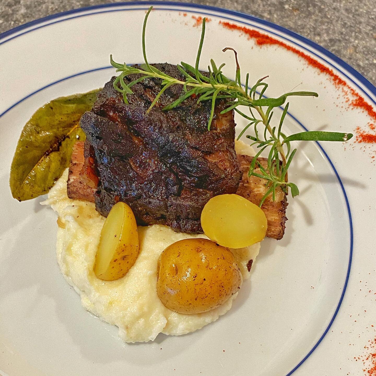 The other night I couldn&rsquo;t sleep, so I was watching Gordon Ramsay cook on YouTube. He made these beef short ribs that looked great, so I made them tonight with cauliflower mashed &ldquo;potatoes&rdquo;. And they were wonderful. And they&rsquo;r