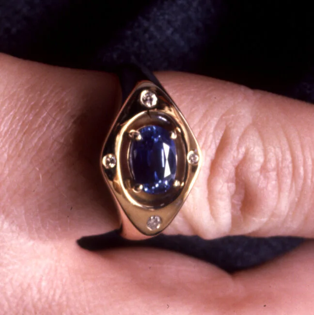  Sapphire, diamonds and 18k yellow gold 