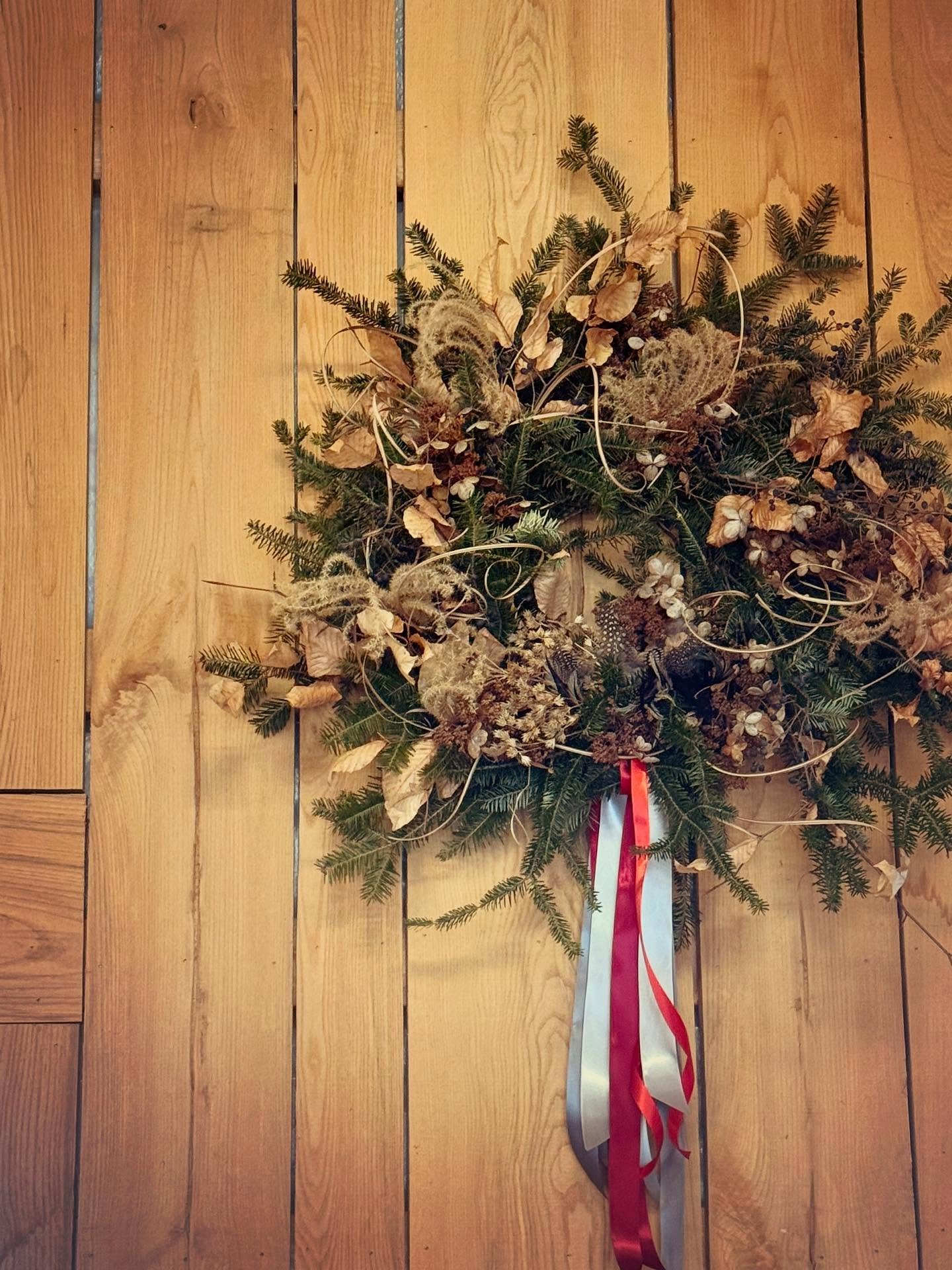✨

Solstice Circles &hellip;.
Appearing @pendruidbrewing 

✨✨✨

#flourishroot #solstice #circles #winterwreaths #inseason