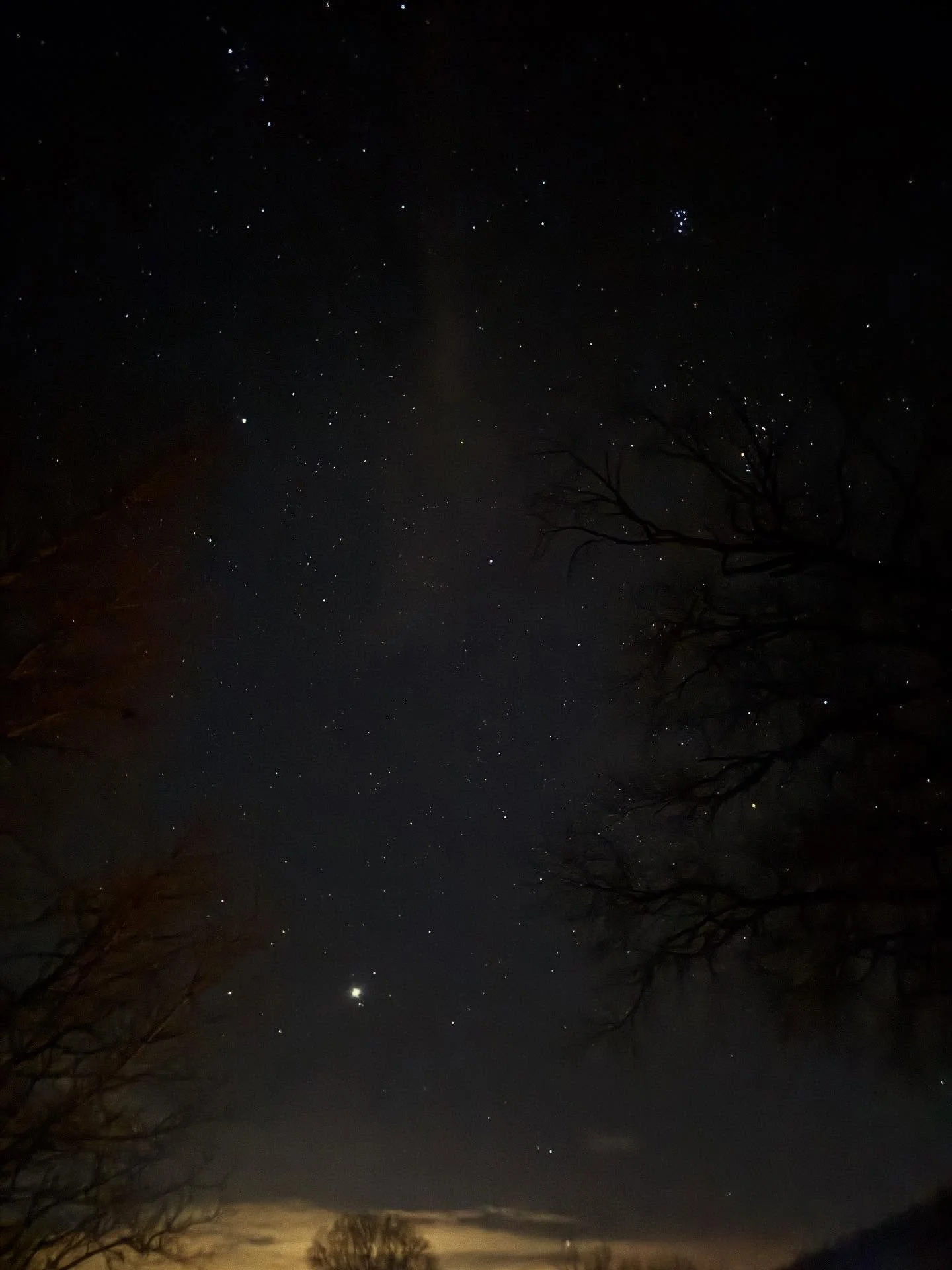 ✨⬆️✨

Looking Up &hellip; been doing that a lot lately. 

And trying to figure out my voice , my heart , my place &hellip; and my peace &hellip; in all that surrounds me in right here where I&rsquo;m at , in my country and in my world that surrounds 