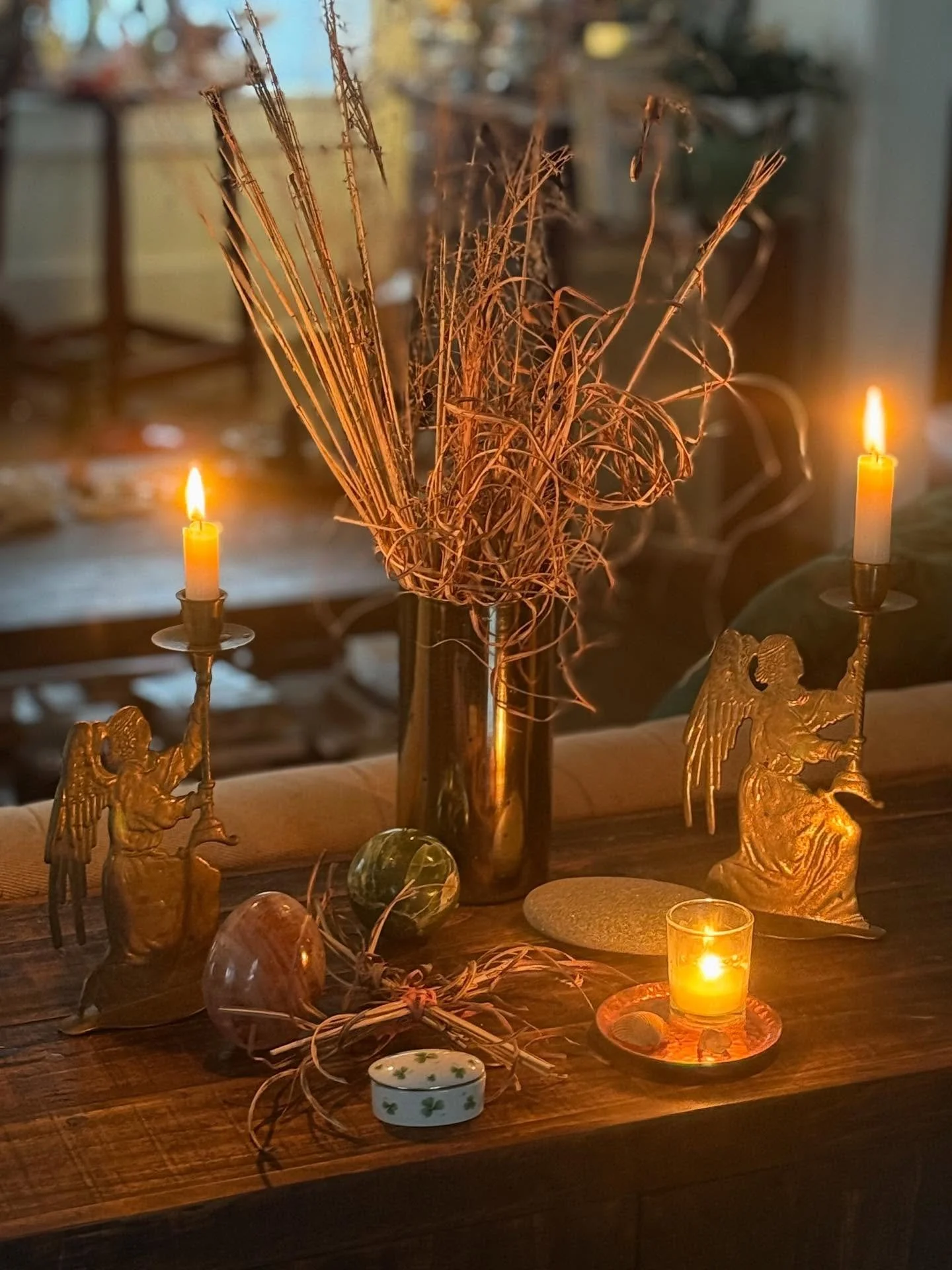 ✨🔥✨

L&aacute; Fh&eacute;ile Br&iacute;de sona duit ✨

Happy St Brigid&rsquo;s Day ✨

Blessed Imbolc ✨

Bring on the light &hellip;. ✨

✨✨✨
#flourishroot #L&aacute;Fh&eacute;ileBr&iacute;desonaduit #brigid #imbolc #light