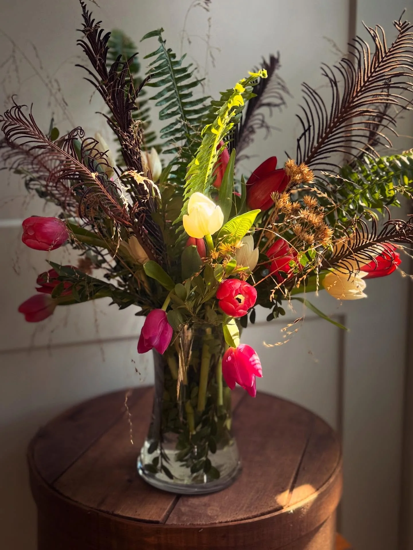 ✨&hearts;️✨

&ldquo; I don&rsquo;t hate hardly ever, and when I love, I love for miles and miles. A love so big it should either be outlawed or it should have a capital and its own currency. &ldquo;

&mdash; Carrie Fisher 

✨&hearts;️✨

#flourishroot