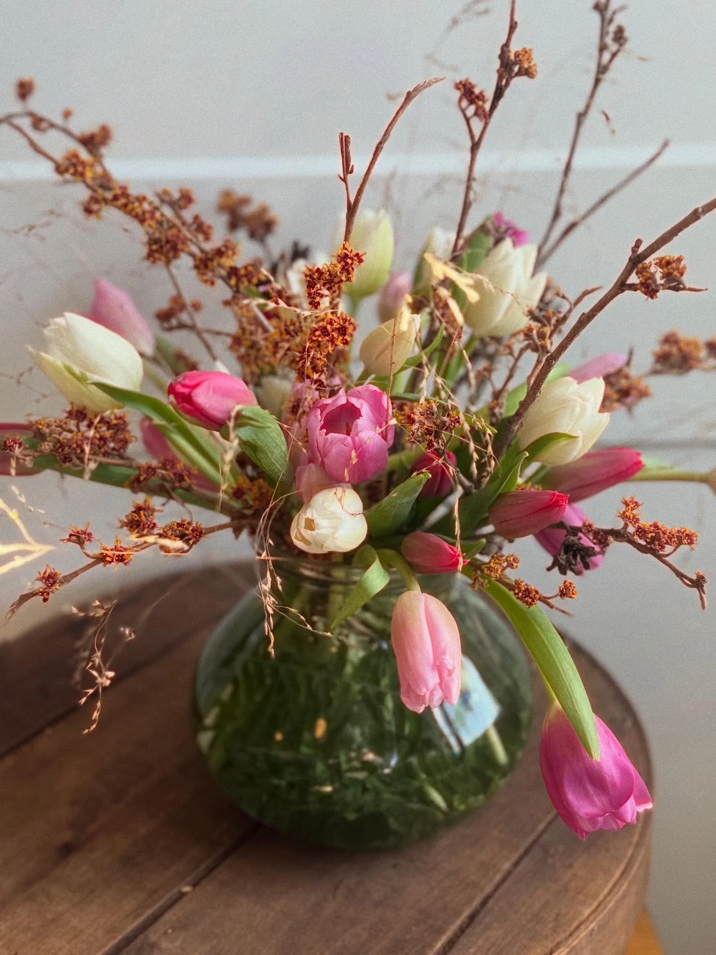 ✨

A little Witch Hazel magic&hellip; ✨

Amongst the flowery bits &hellip; ✨

Everything has its place &hellip; ✨

✨✨✨

#flourishroot #seasons #flowering #witchhazel #magic