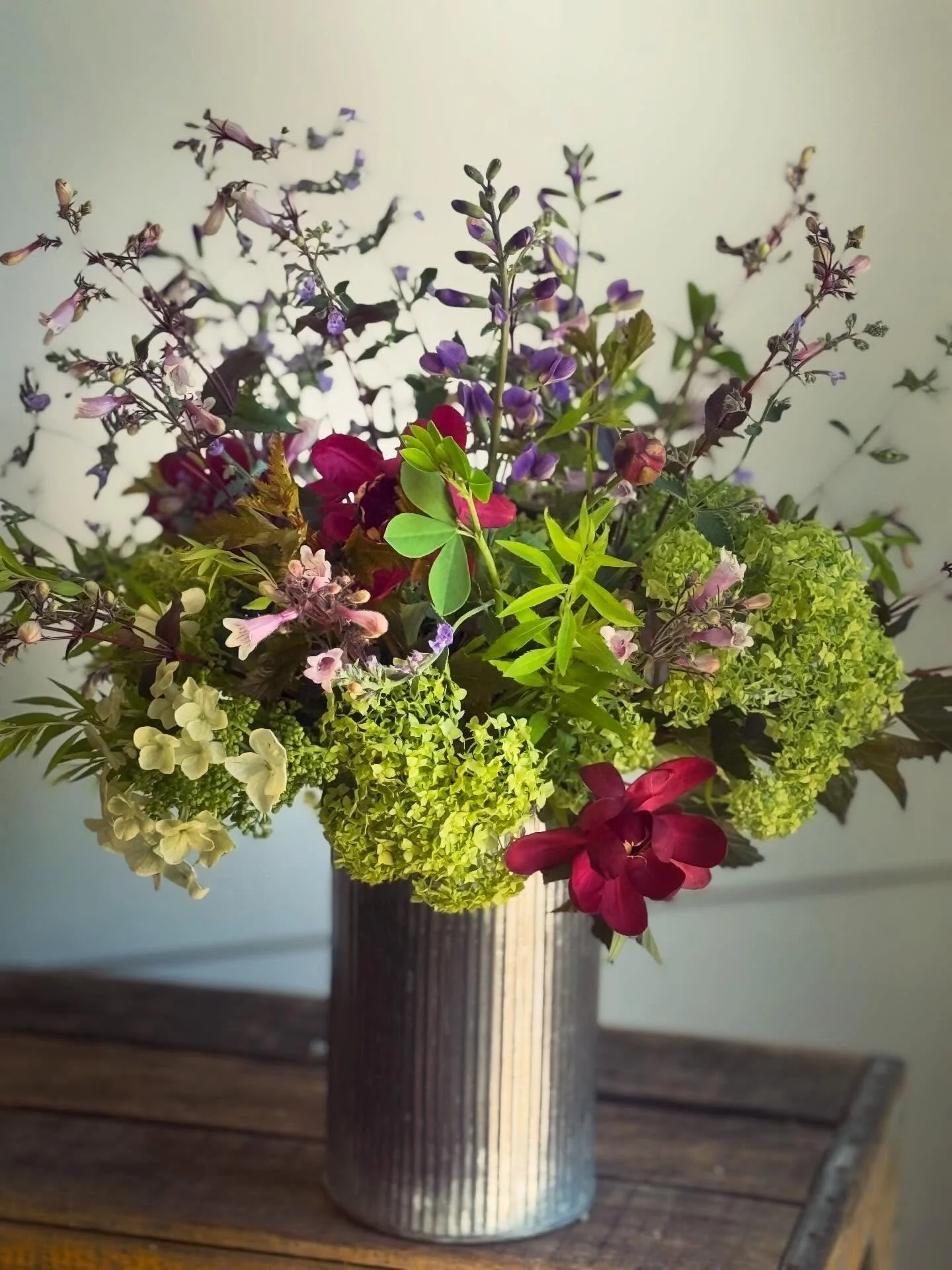 ✨ ☀️ ✨

Flowery bits &hellip; 

For our friends @hopkinsordinary &hellip;

Summer Previews in the gardens &hellip; 

✨✨✨

#flourishroot #summer #flowers #localgrown #seasonalflowers