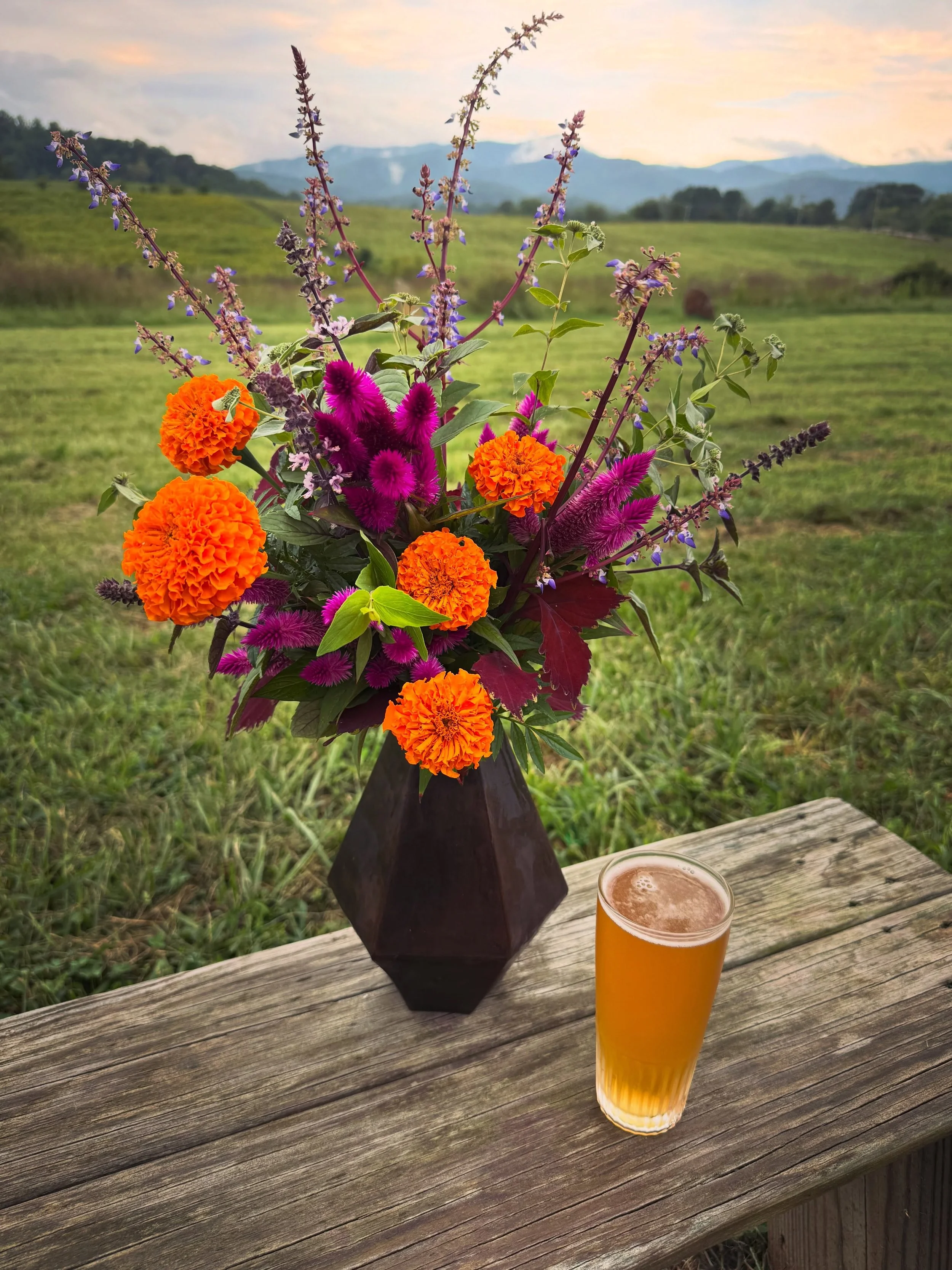 ✨

End of summer bits &hellip; @pendruidbrewing

✨

#flourishroot #endofsummer #flowering #supportyourlocal #localgrown