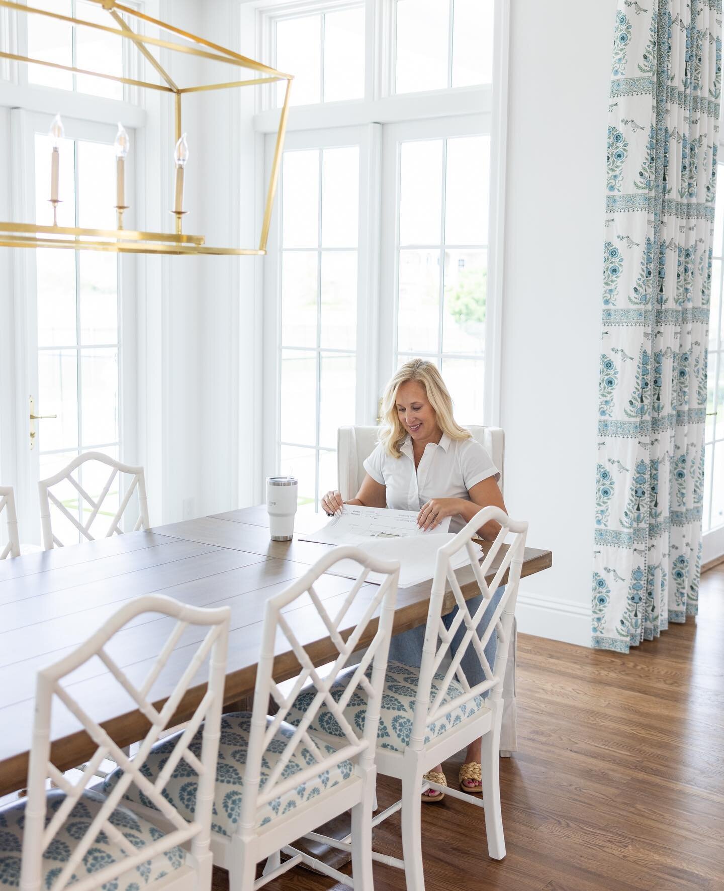 Prepping the final touches for Project Paraiso 💛 I can't wait to show you the final product of this stunning home. ⁠
⁠
#interiordesign #interiordesigner #interiordesignjupiter #interiordesignpalmbeach #diningroom #diningroomdesign #diningroomdecor
