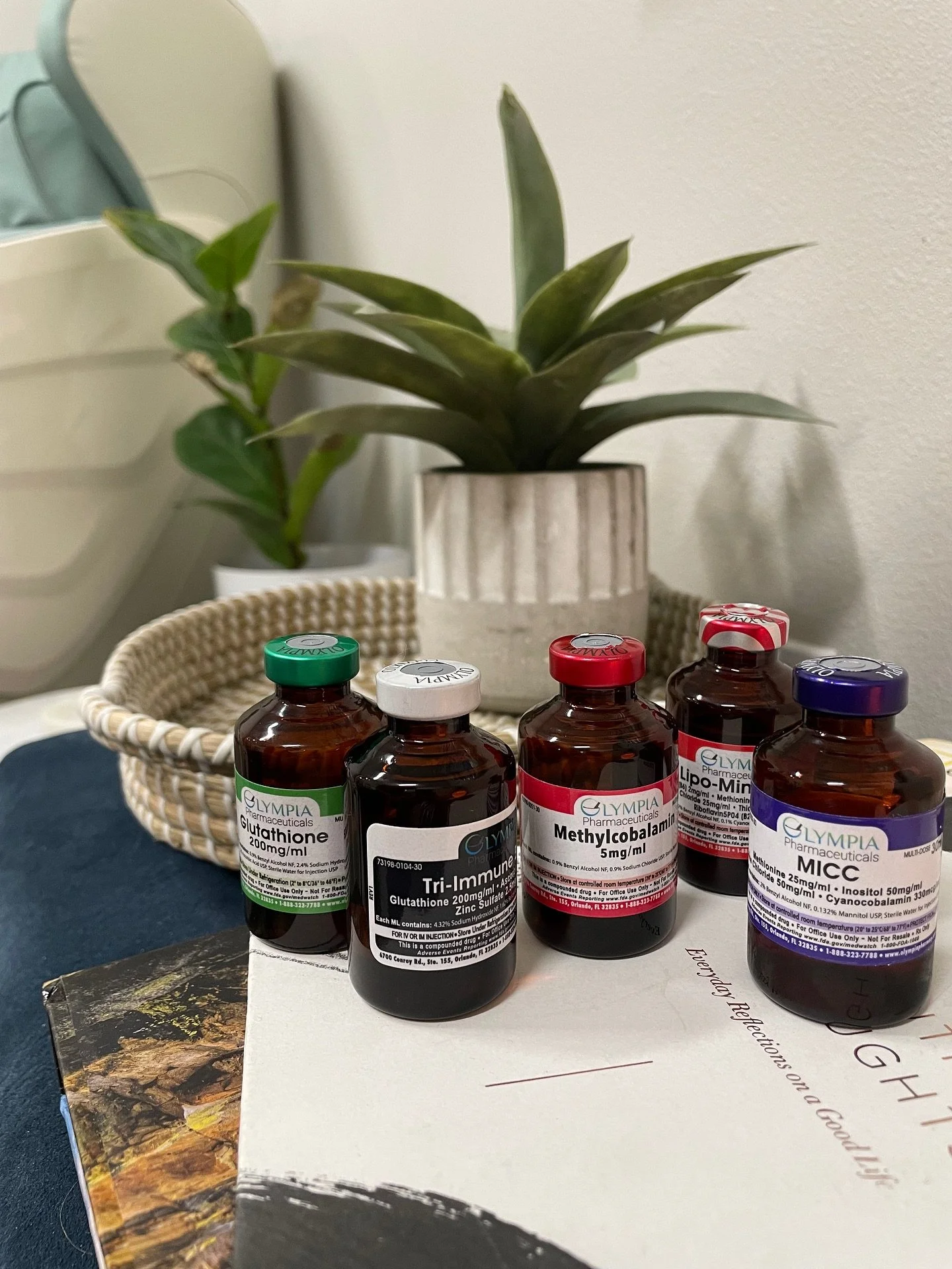 ✨INJECTIONS✨ 
Are you looking for a quick/affordable, vitamin pick me up? Our vitamin injections are just what you need! #sierraivhydration #ivtherapy #vitamins #injections #wellness #selfcare #health #renotahoe
