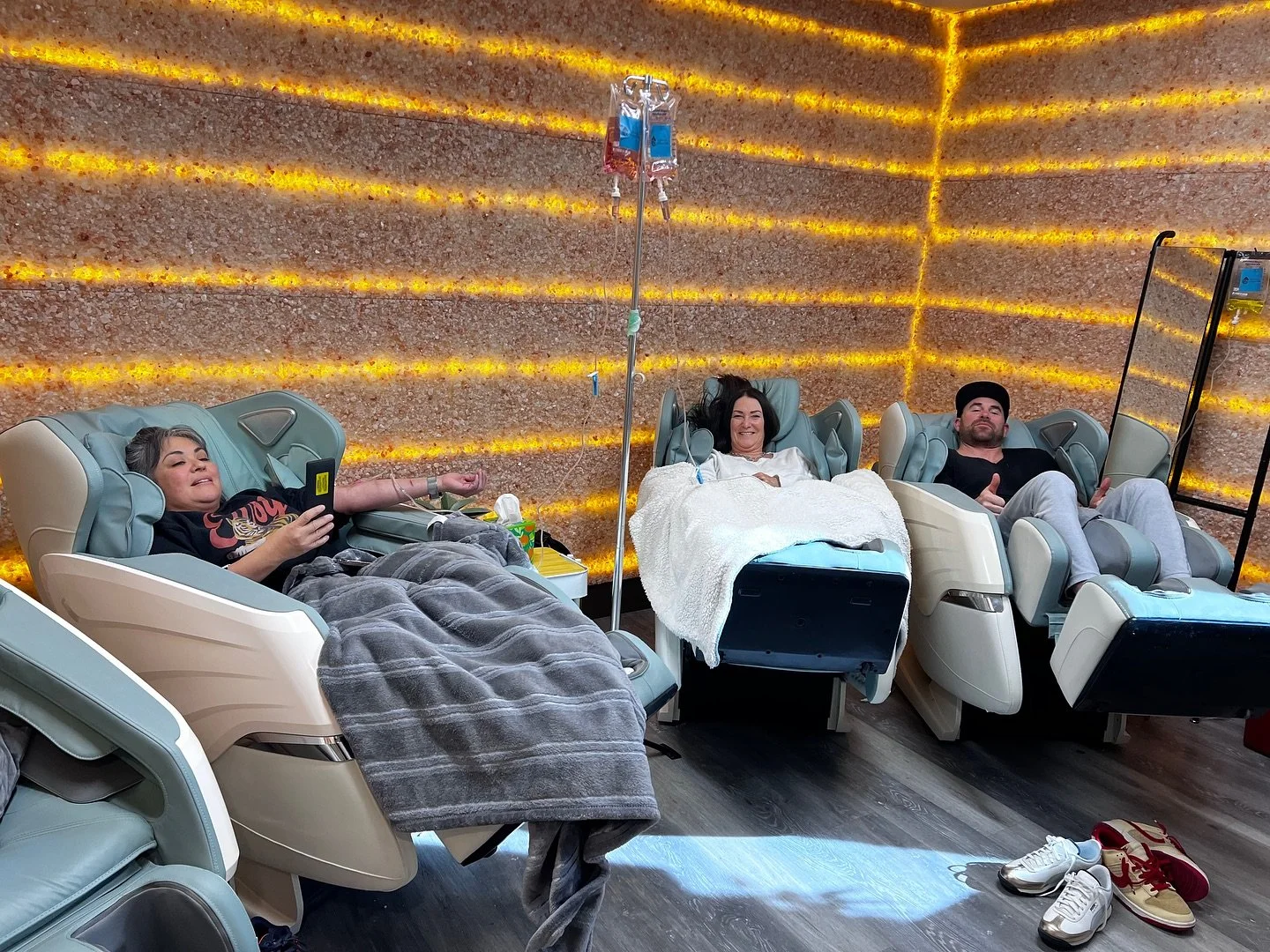 When the plans finally make it out of the group chat🙌 Be sure to ask about our group discounts! 
#sierraivhydration #ivtherapy #wellness #selfcare #renotahoe