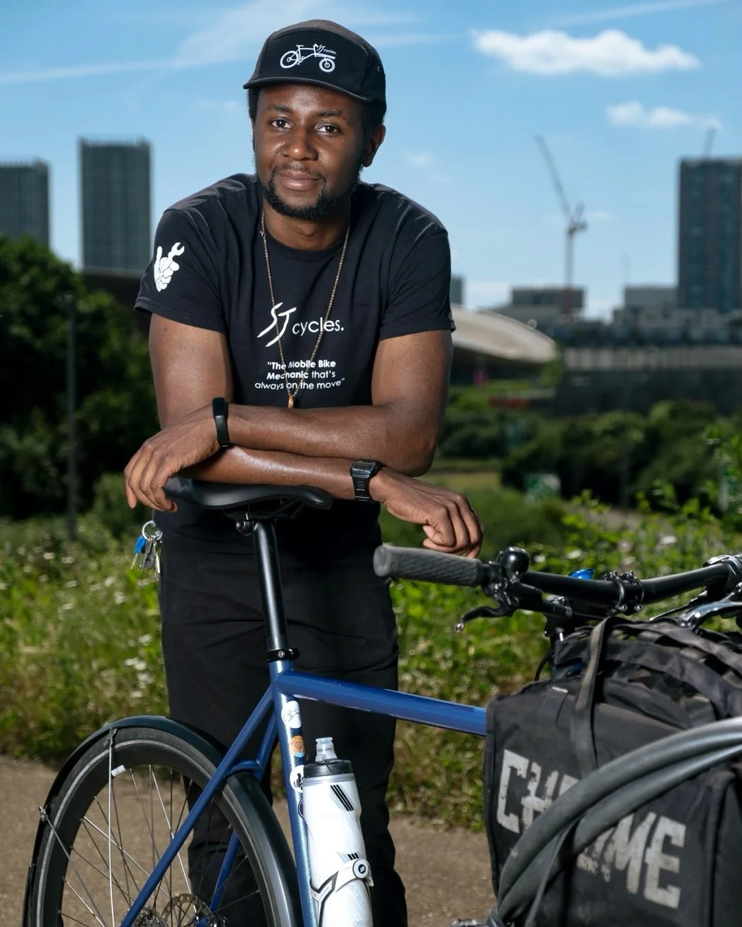 I first met Stefan aka @sjcycleslondon when we both took part in a @kingstrust enterprise workshop many years ago now - both using the enterprise scheme to build up our businesses✨ He was wearing his merch ft a bike so obviously had to say hello and 