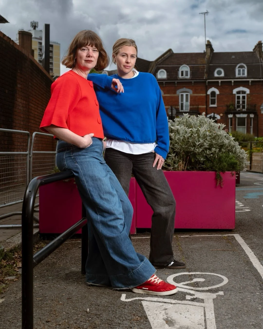 What a shoot with @cleancitiescampaign this summer 😎📸💃

I absolutely loved the opportunity to photograph five powerhouse women leading the way to improve our cities&rsquo; streets 🍃🏘️

With a focus on progressing school streets, child friendly t