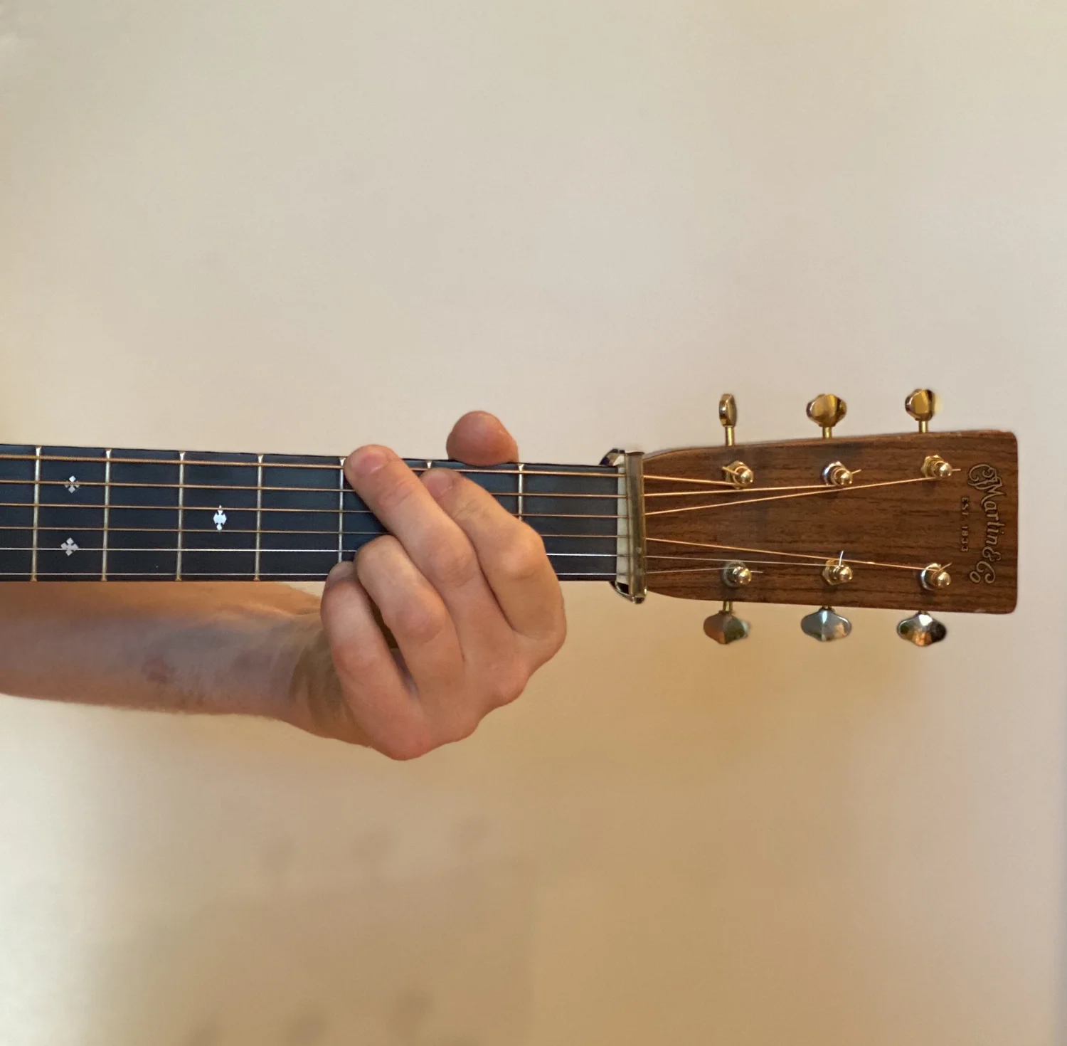 Chord Shapes and Capos: How To Decode a Guitarist’s Hands — Jam With Lauren