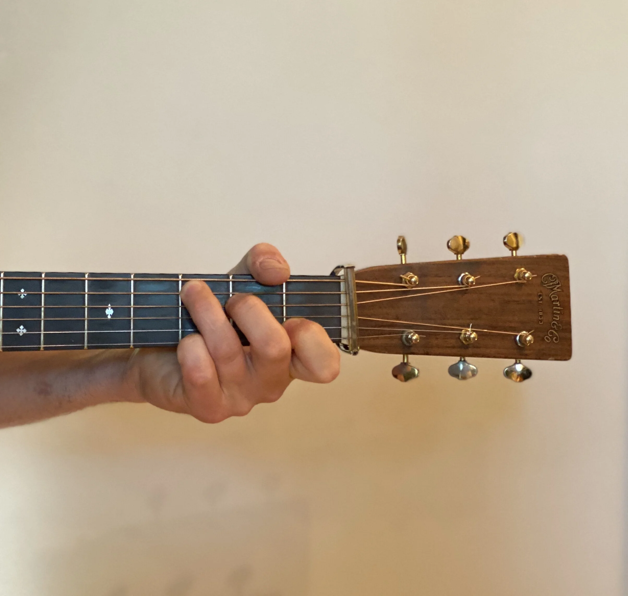 Chord Shapes and Capos: How To Decode a Guitarist’s Hands — Jam With Lauren