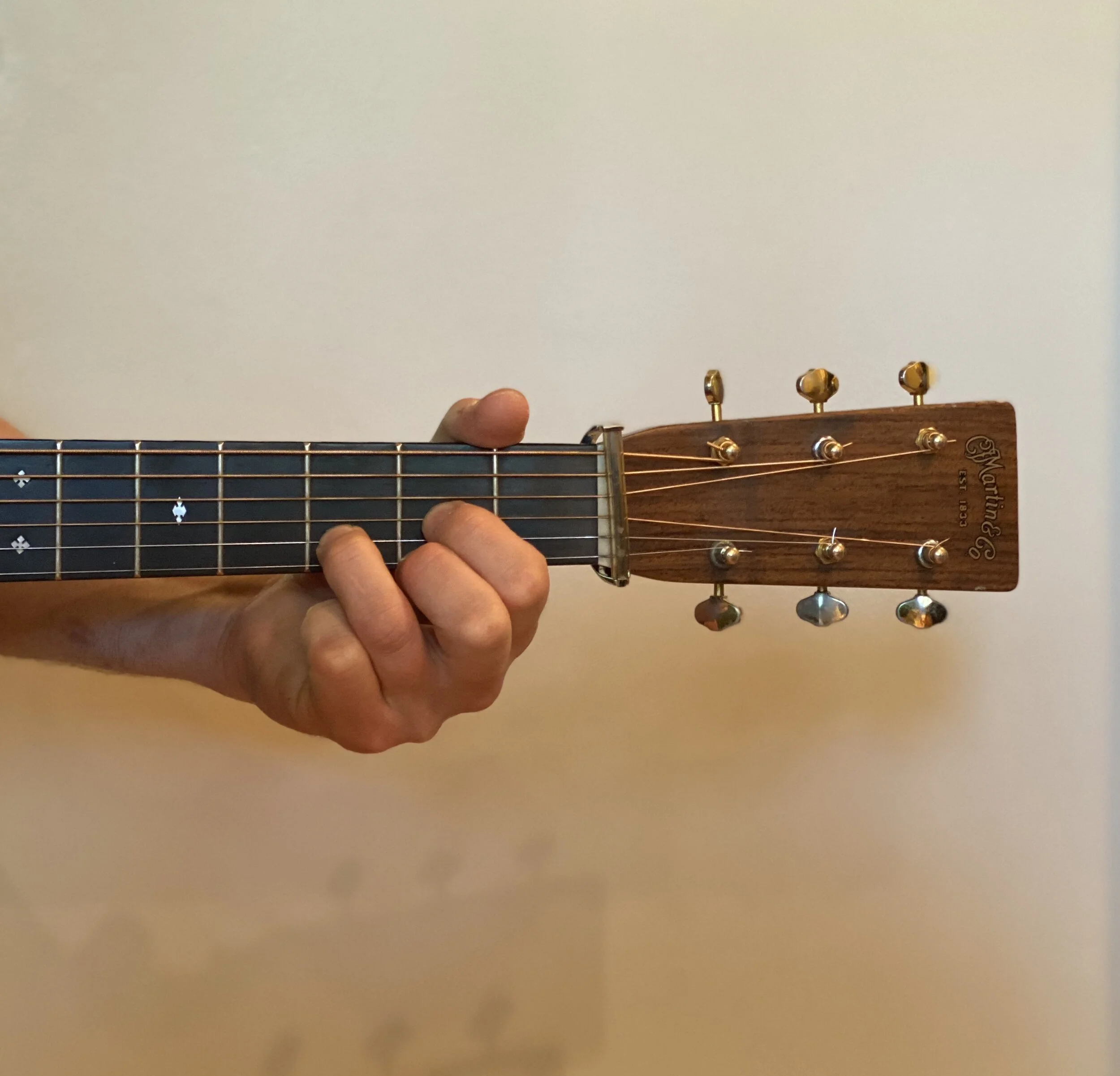 Chord Shapes and Capos: How To Decode a Guitarist’s Hands — Jam With Lauren