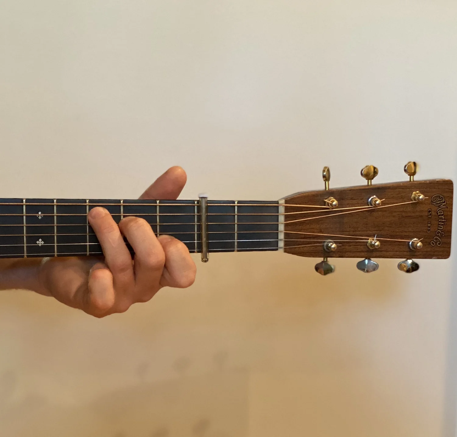 Chord Shapes and Capos: How To Decode a Guitarist’s Hands — Jam With Lauren