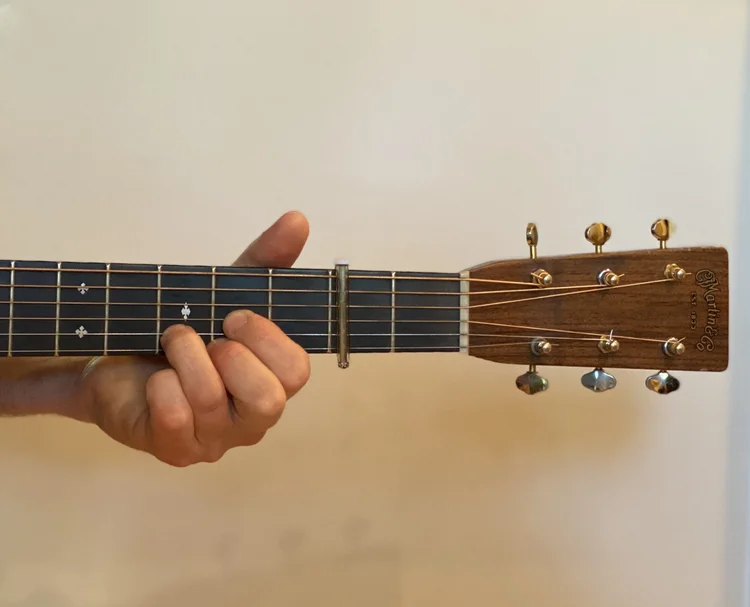 Chord Shapes and Capos: How To Decode a Guitarist’s Hands — Jam With Lauren