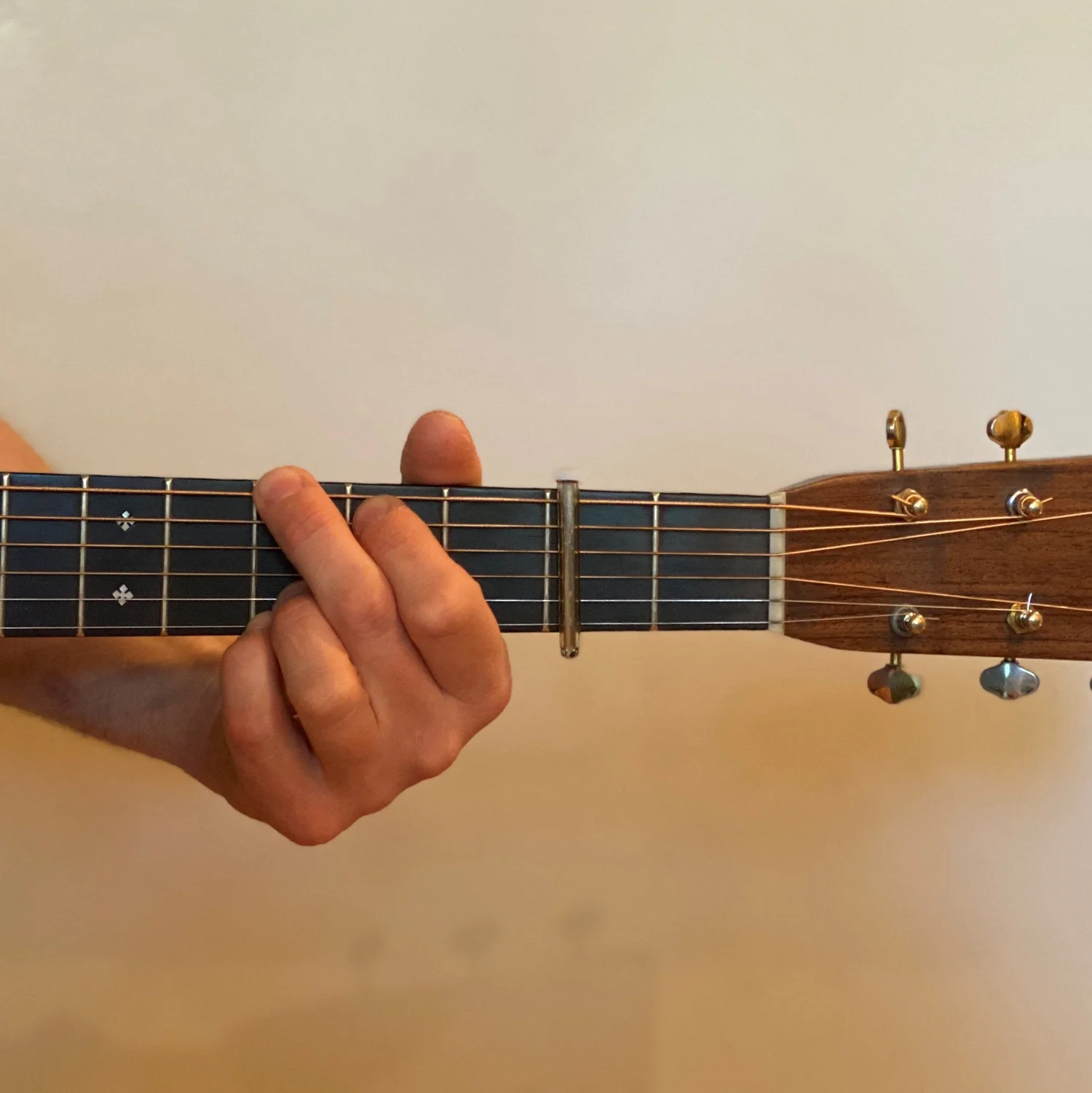 Chord Shapes and Capos: How To Decode a Guitarist’s Hands — Jam With Lauren
