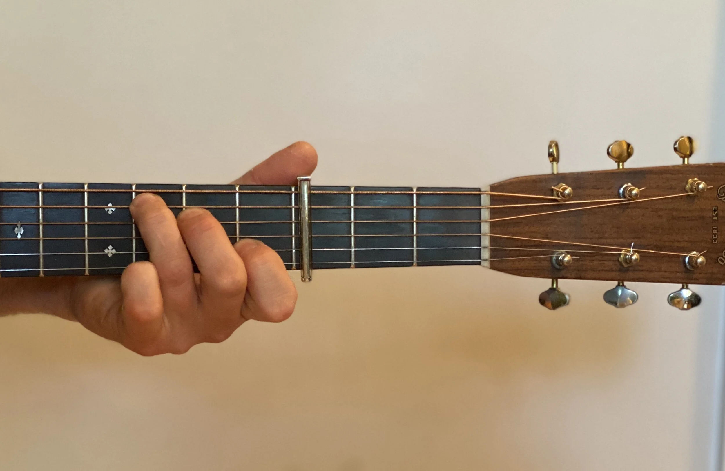 Chord Shapes and Capos: How To Decode a Guitarist’s Hands — Jam With Lauren