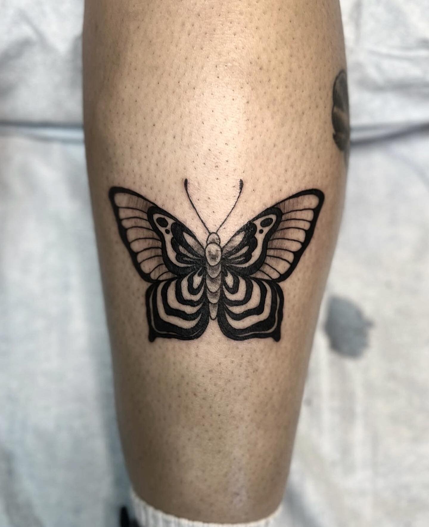 Custom butterfly tattoo by @ashleybucquoy 🦋
She has appointments available this month, contact her to book your next tattoo! 👉@ashleybucquoy
.

Dark Atelier Tattoo
🏰1115 Front St. in Old Sac
☎️(916)573-3225
.
.
.
.
.
.
.
.
.
.
.
#california #sacra